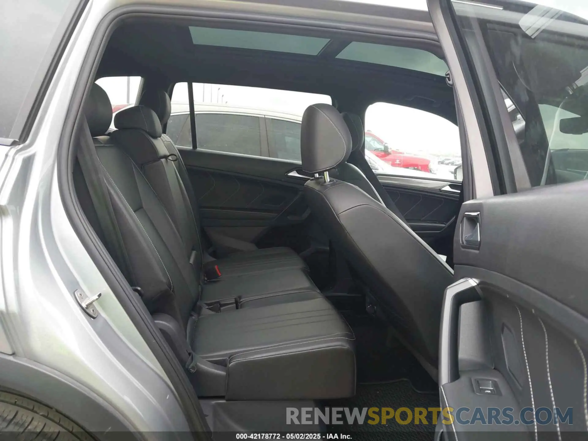 8 Photograph of a damaged car 3VVCB7AXXNM165748 VOLKSWAGEN TIGUAN 2022
