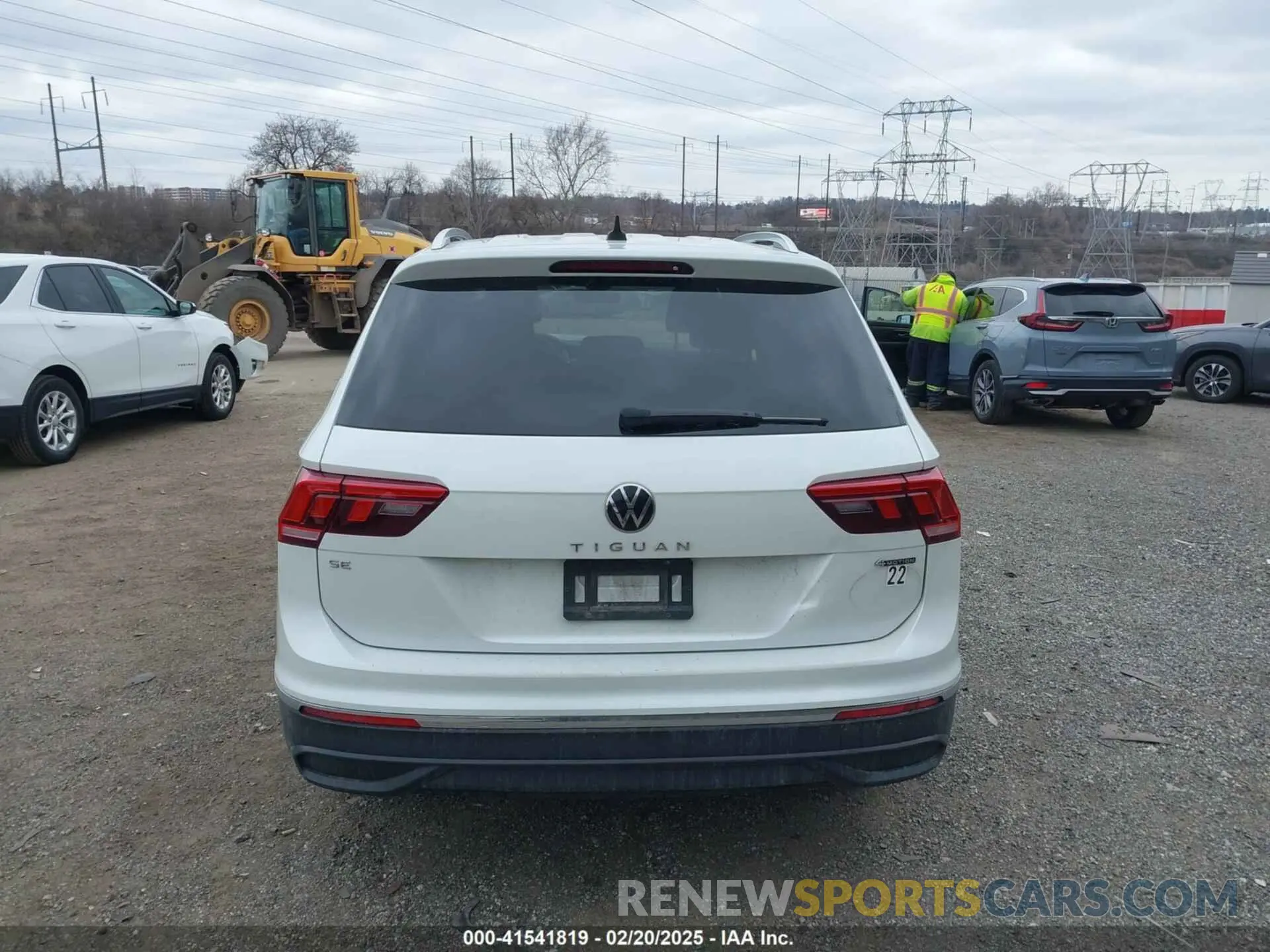 16 Photograph of a damaged car 3VV2B7AX8PM062519 VOLKSWAGEN TIGUAN 2023