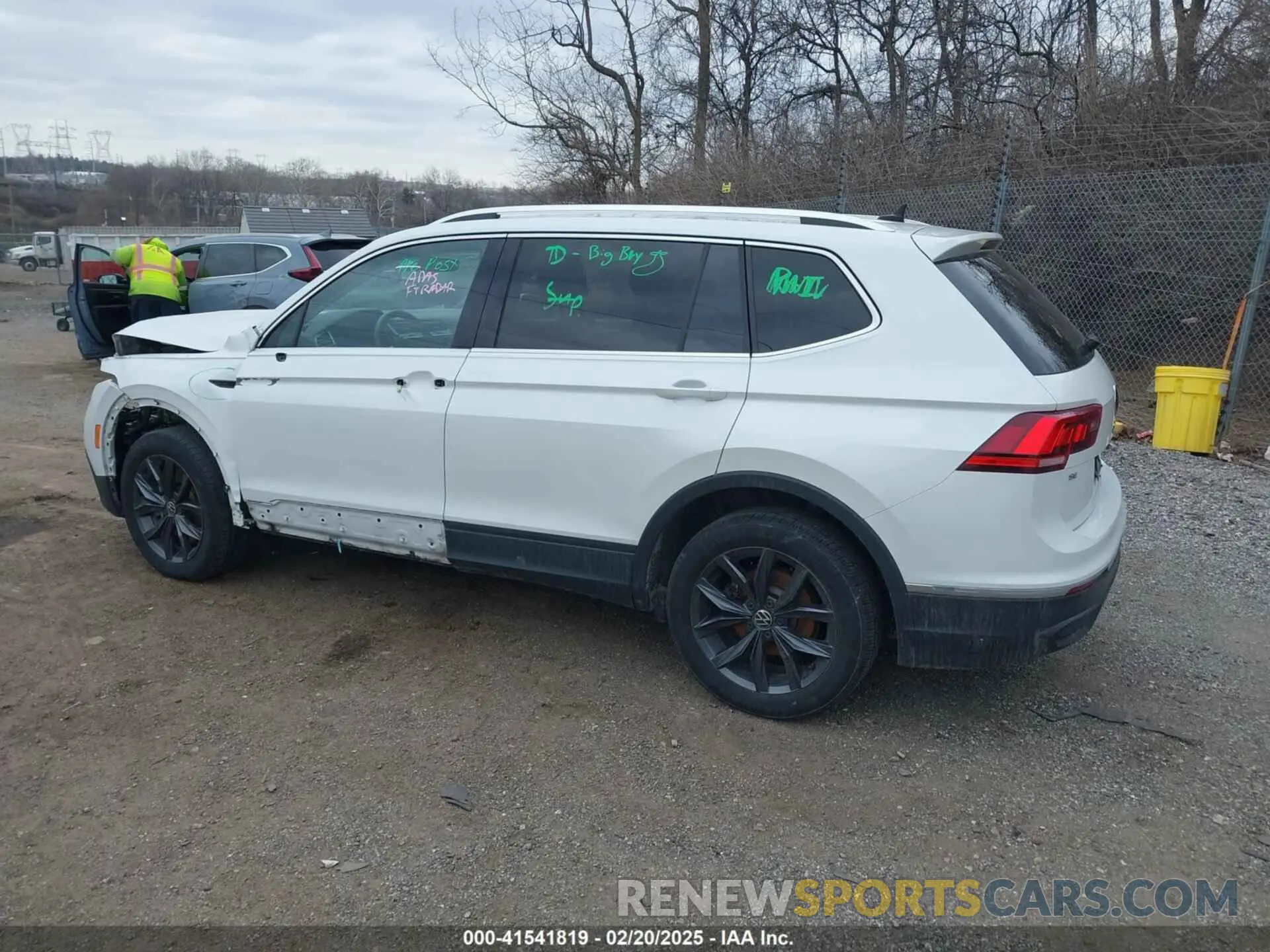 3 Photograph of a damaged car 3VV2B7AX8PM062519 VOLKSWAGEN TIGUAN 2023