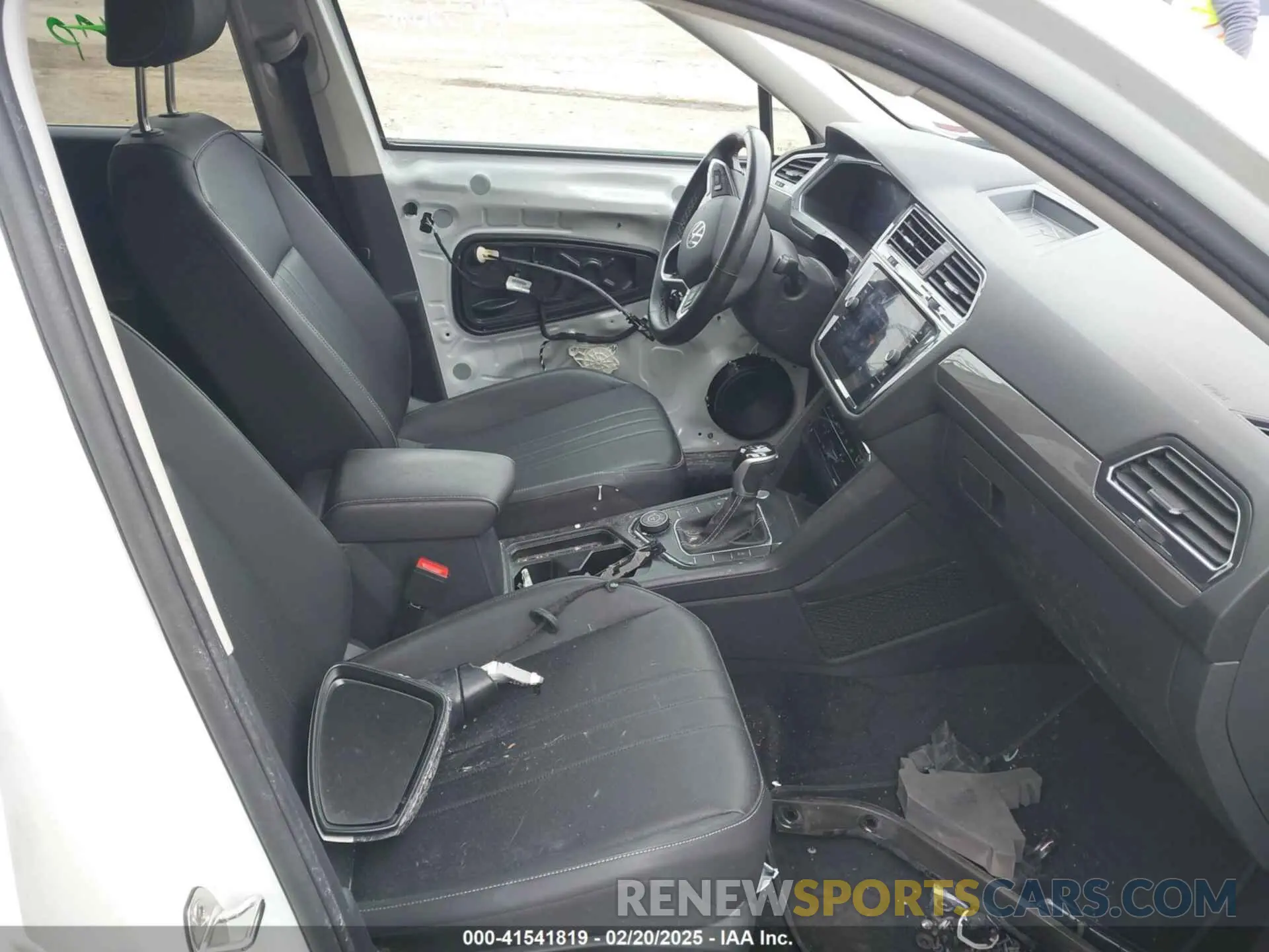5 Photograph of a damaged car 3VV2B7AX8PM062519 VOLKSWAGEN TIGUAN 2023