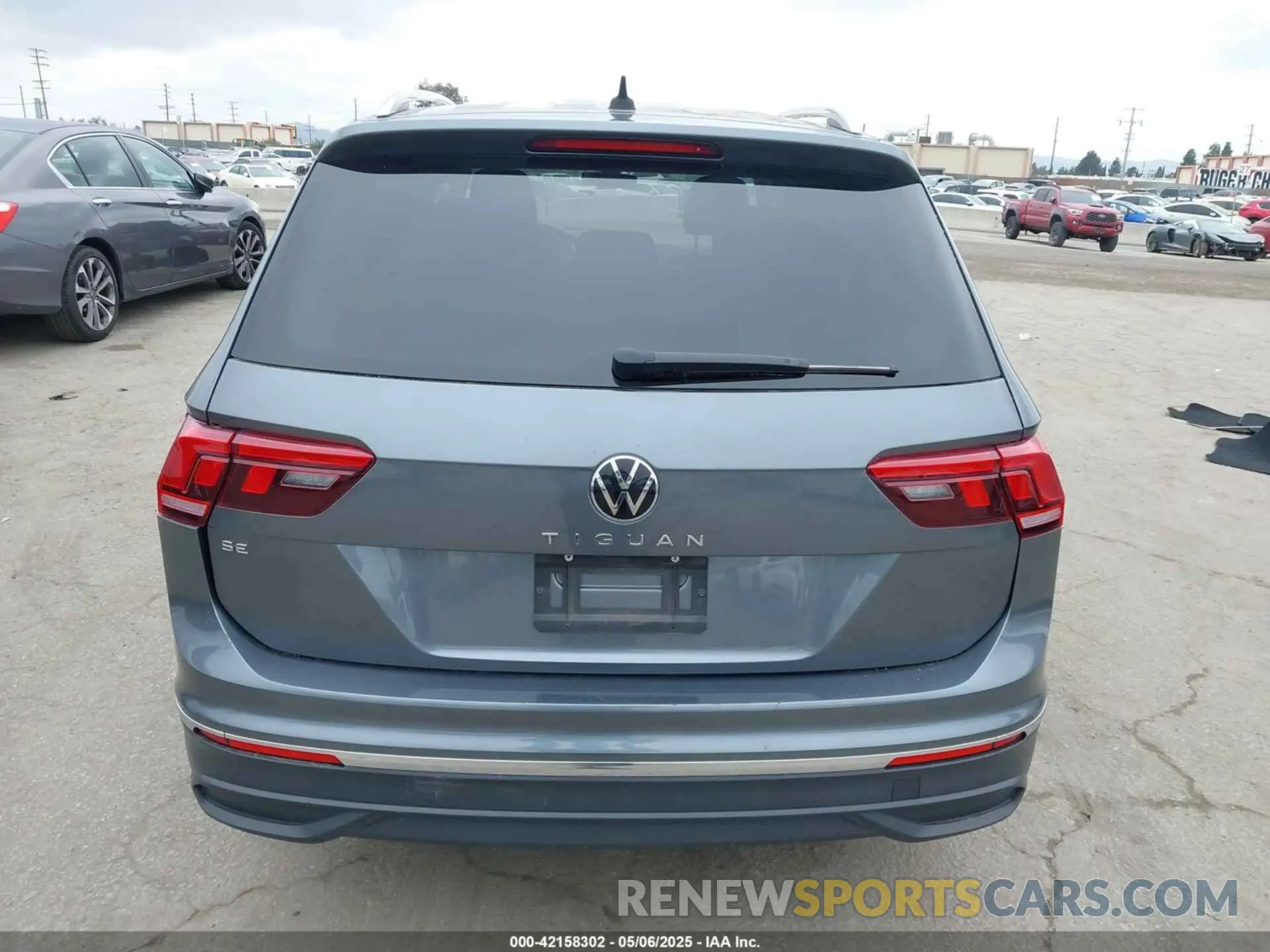 17 Photograph of a damaged car 3VV3B7AX0PM130980 VOLKSWAGEN TIGUAN 2023