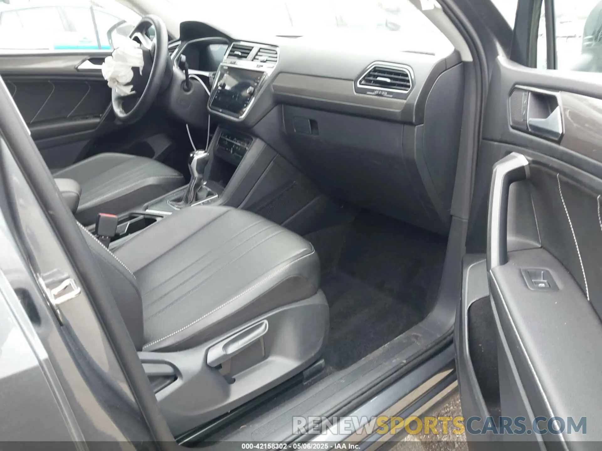 5 Photograph of a damaged car 3VV3B7AX0PM130980 VOLKSWAGEN TIGUAN 2023