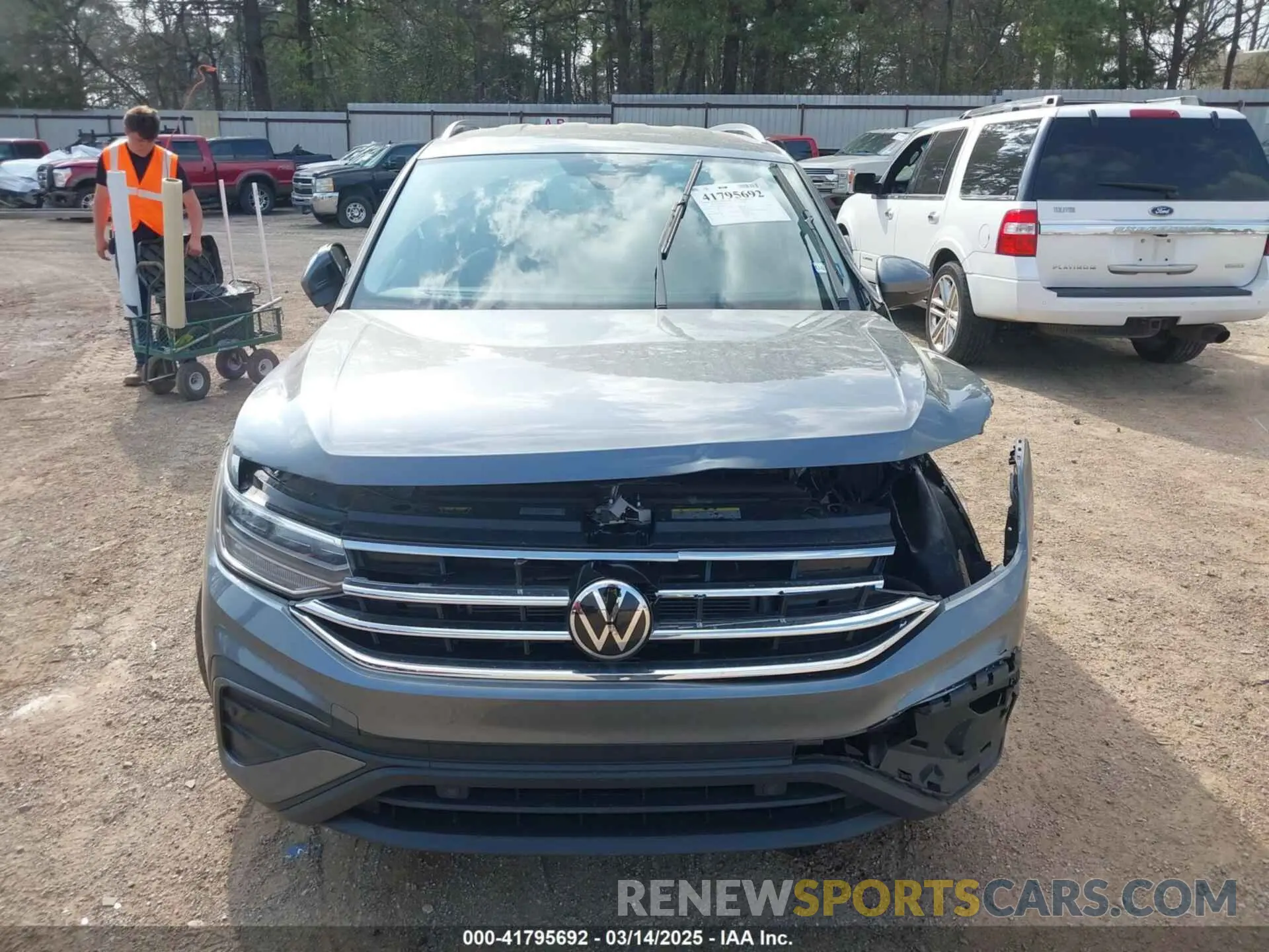 12 Photograph of a damaged car 3VV3B7AX1PM082647 VOLKSWAGEN TIGUAN 2023
