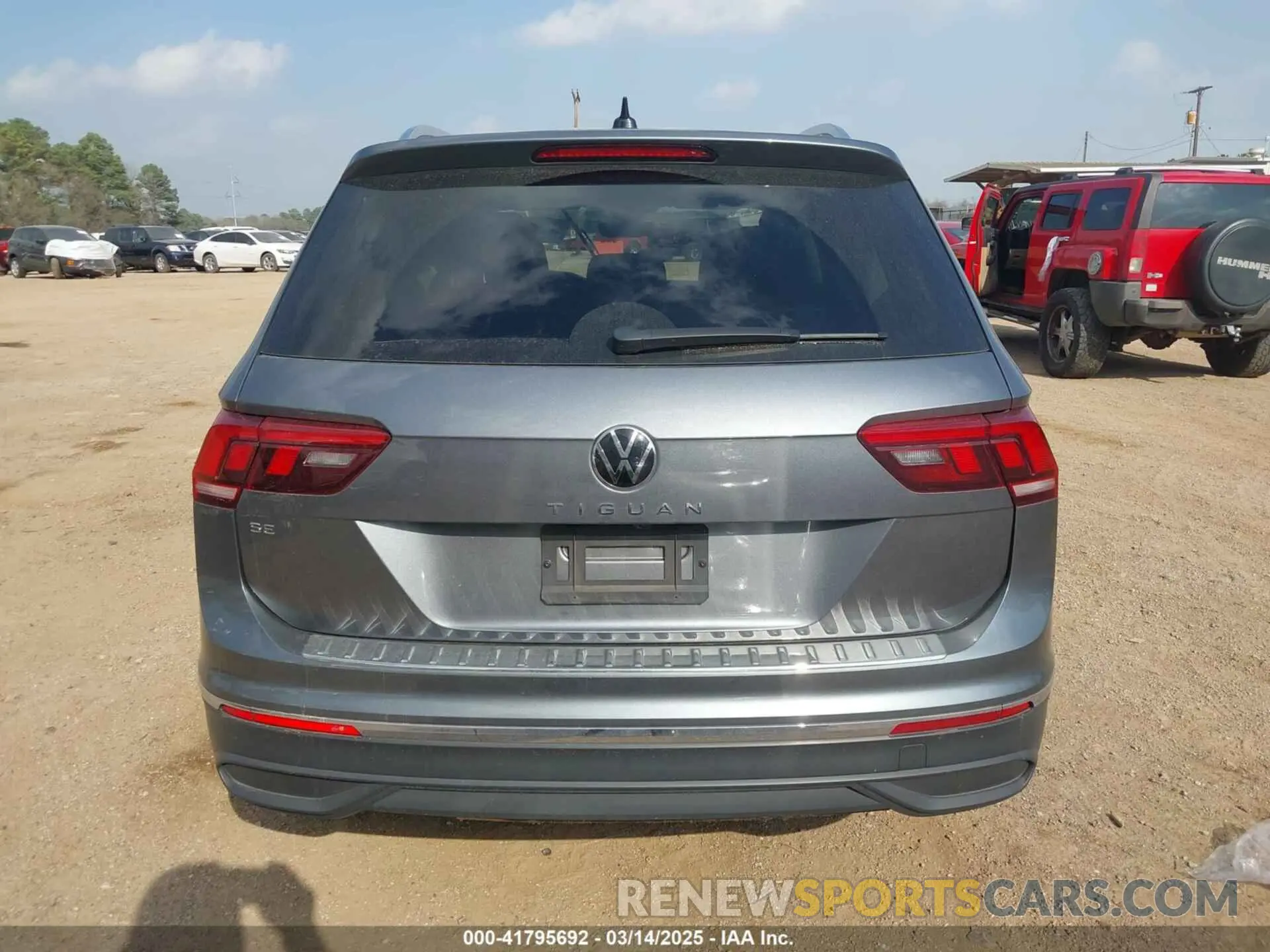 16 Photograph of a damaged car 3VV3B7AX1PM082647 VOLKSWAGEN TIGUAN 2023