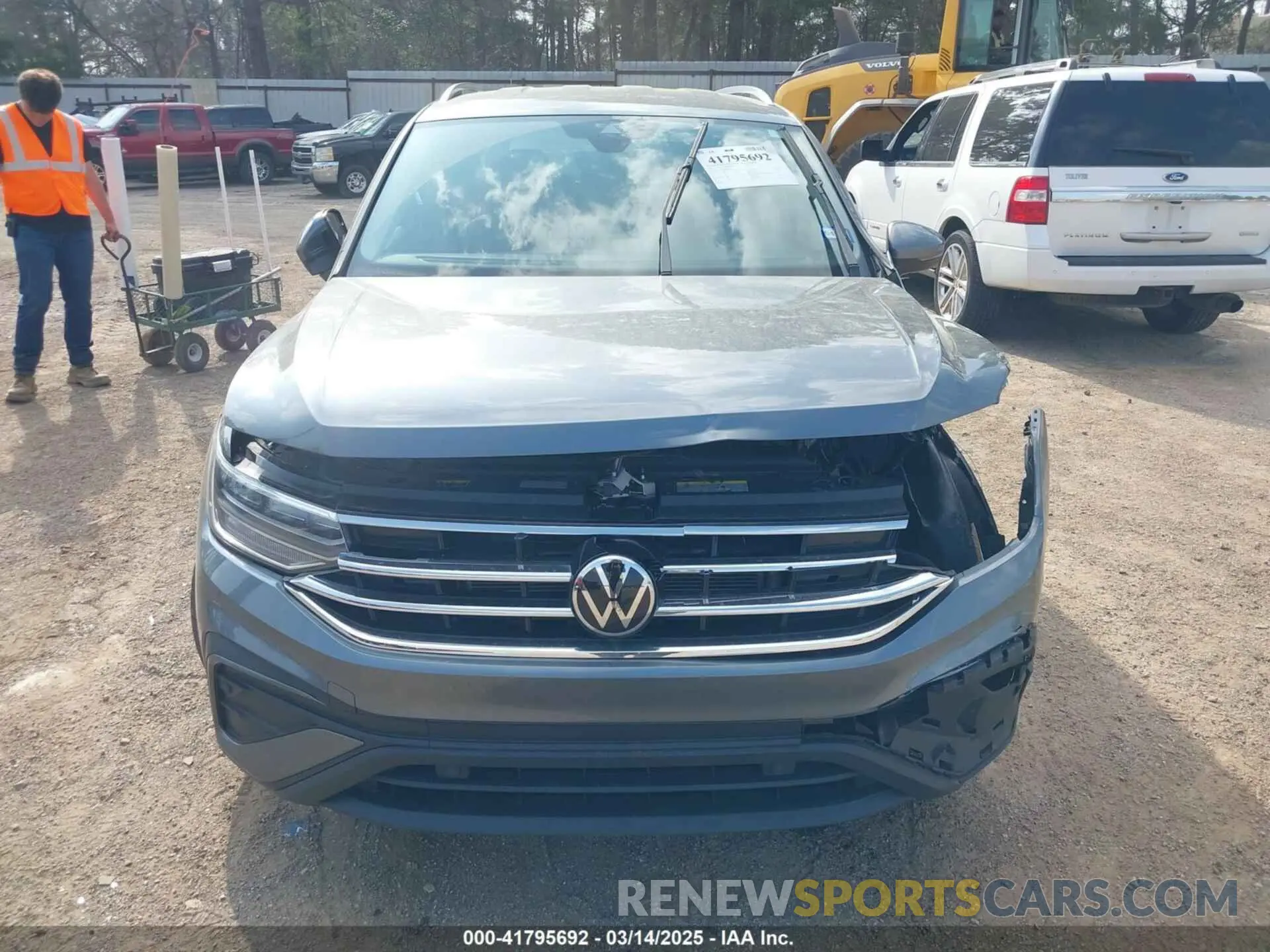 6 Photograph of a damaged car 3VV3B7AX1PM082647 VOLKSWAGEN TIGUAN 2023