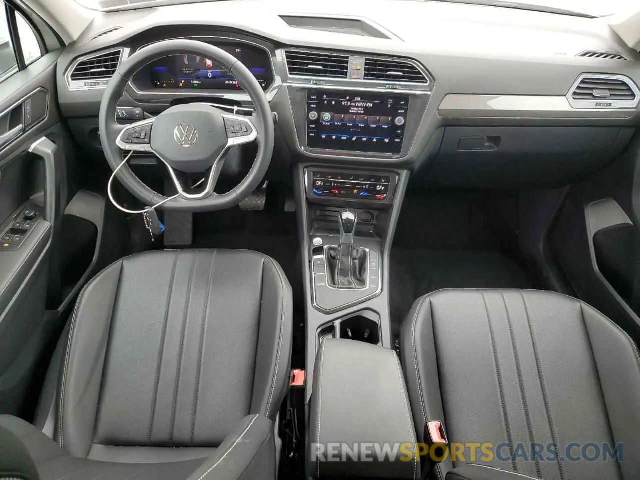 8 Photograph of a damaged car 3VV3B7AX2PM115140 VOLKSWAGEN TIGUAN 2023