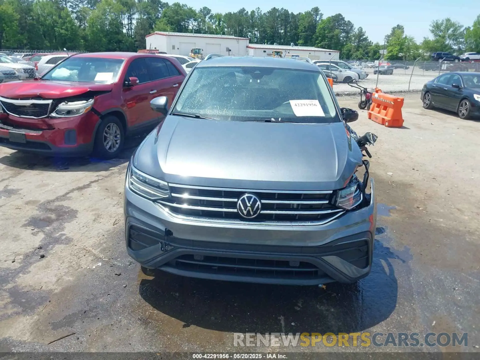 12 Photograph of a damaged car 3VV3B7AX3PM118743 VOLKSWAGEN TIGUAN 2023