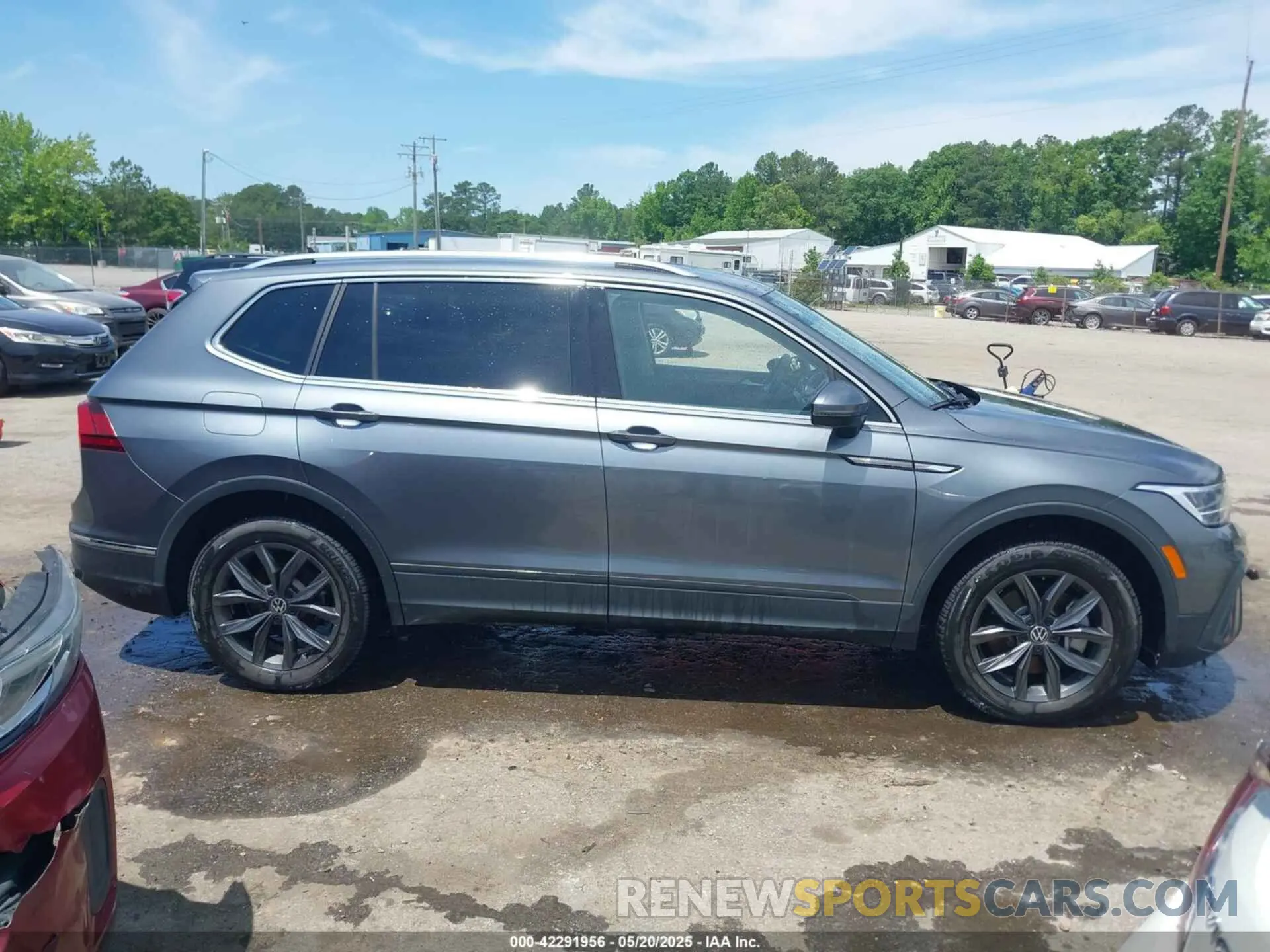 13 Photograph of a damaged car 3VV3B7AX3PM118743 VOLKSWAGEN TIGUAN 2023