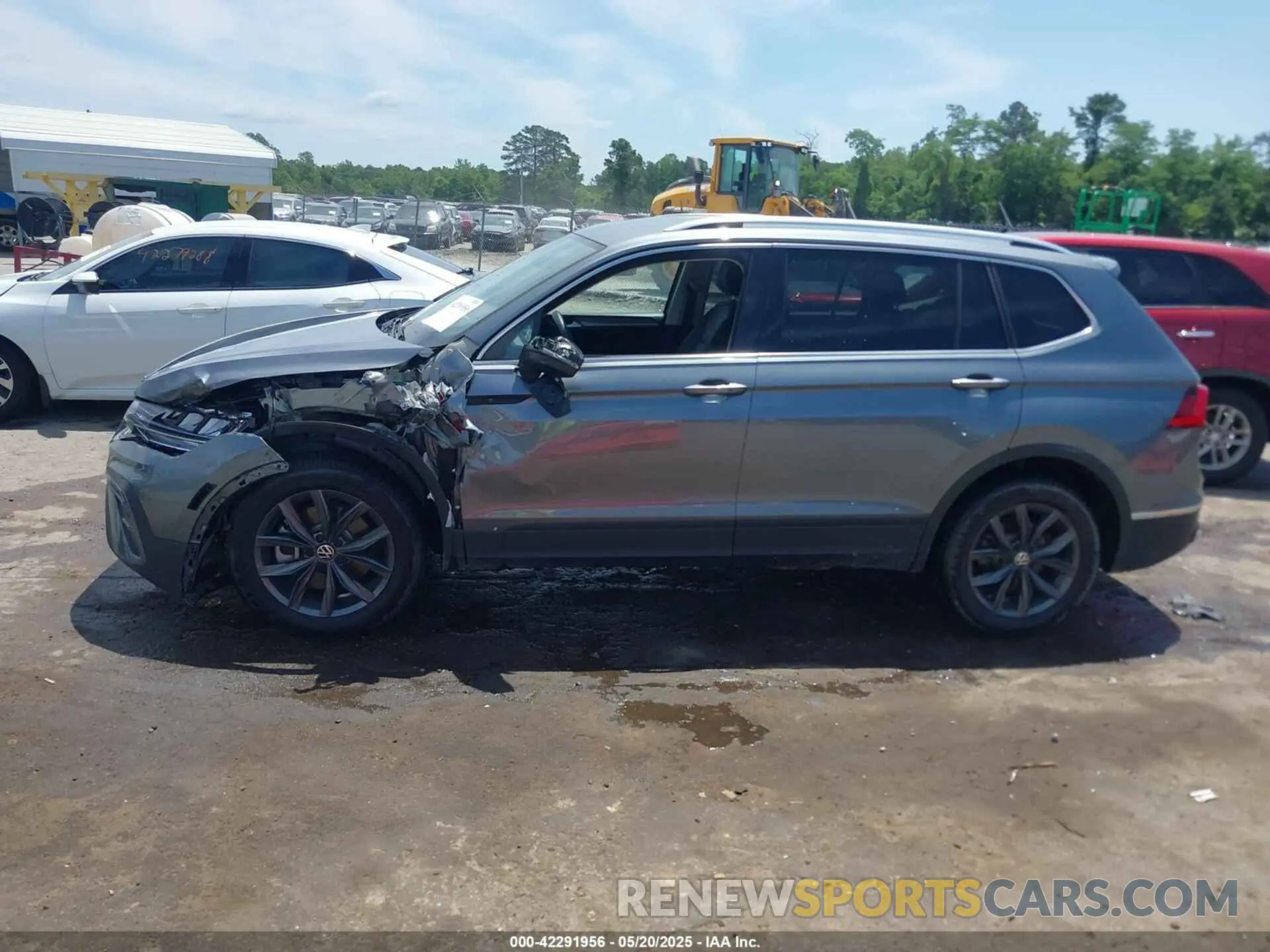 14 Photograph of a damaged car 3VV3B7AX3PM118743 VOLKSWAGEN TIGUAN 2023