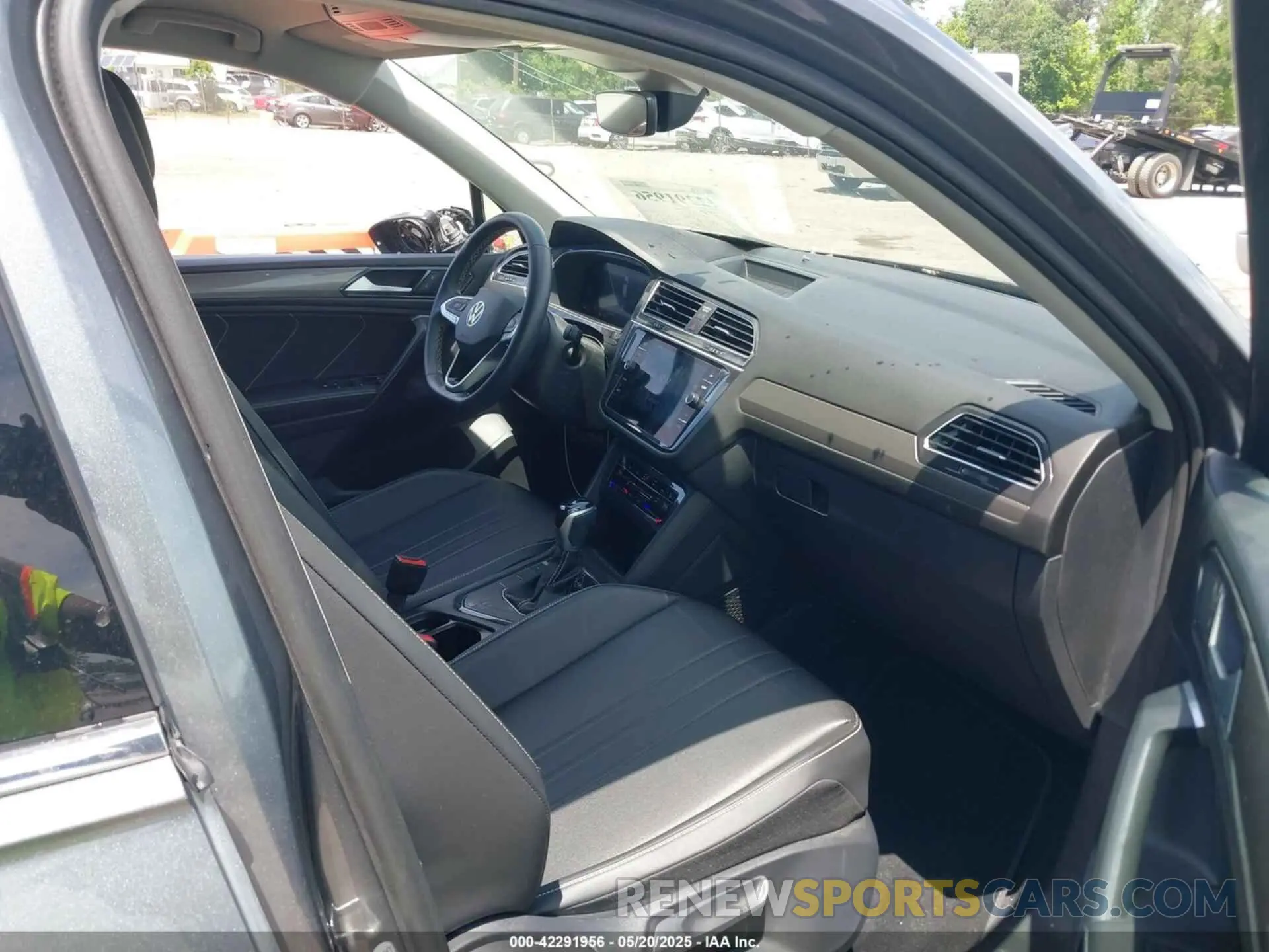 5 Photograph of a damaged car 3VV3B7AX3PM118743 VOLKSWAGEN TIGUAN 2023
