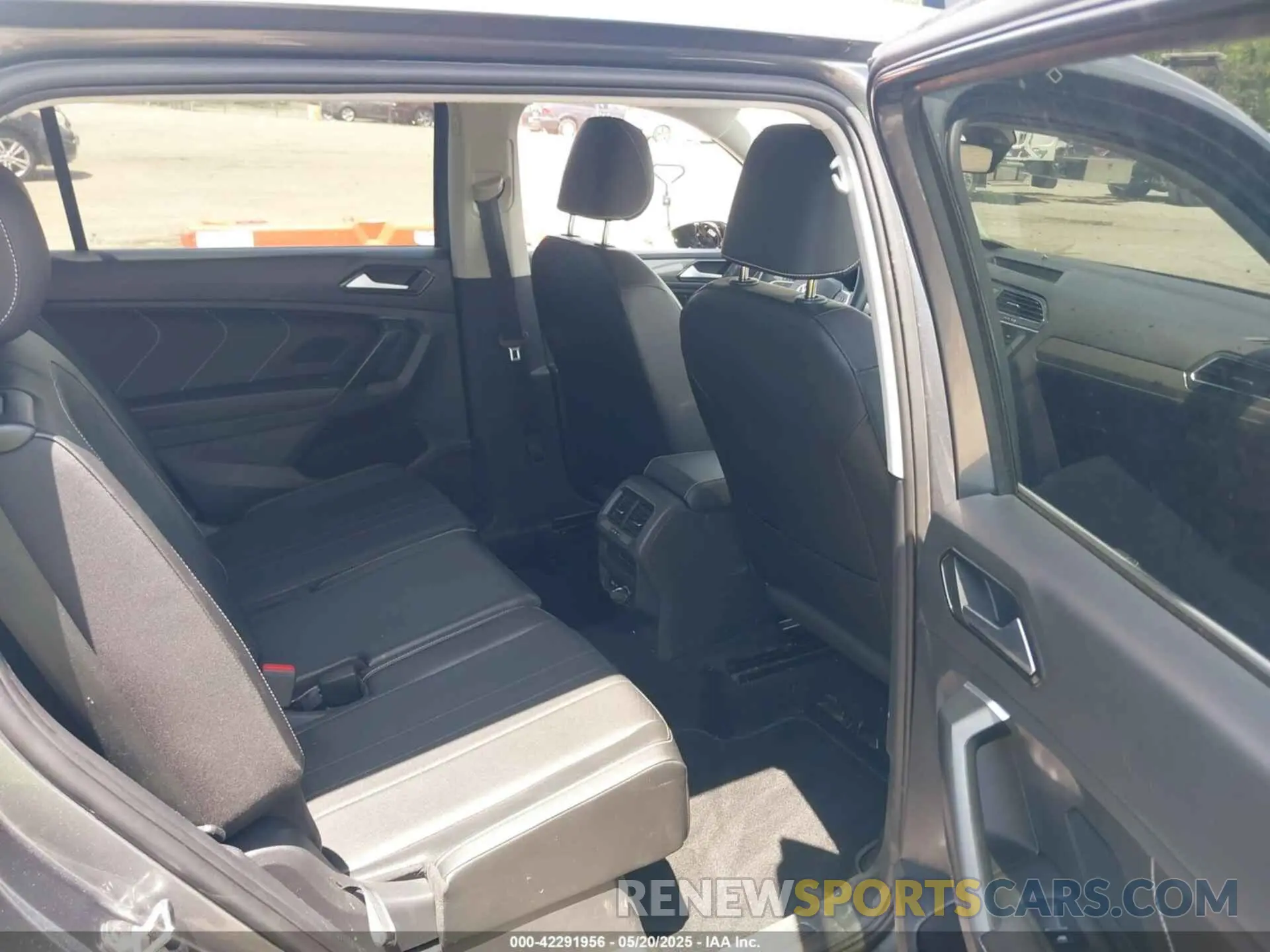 8 Photograph of a damaged car 3VV3B7AX3PM118743 VOLKSWAGEN TIGUAN 2023
