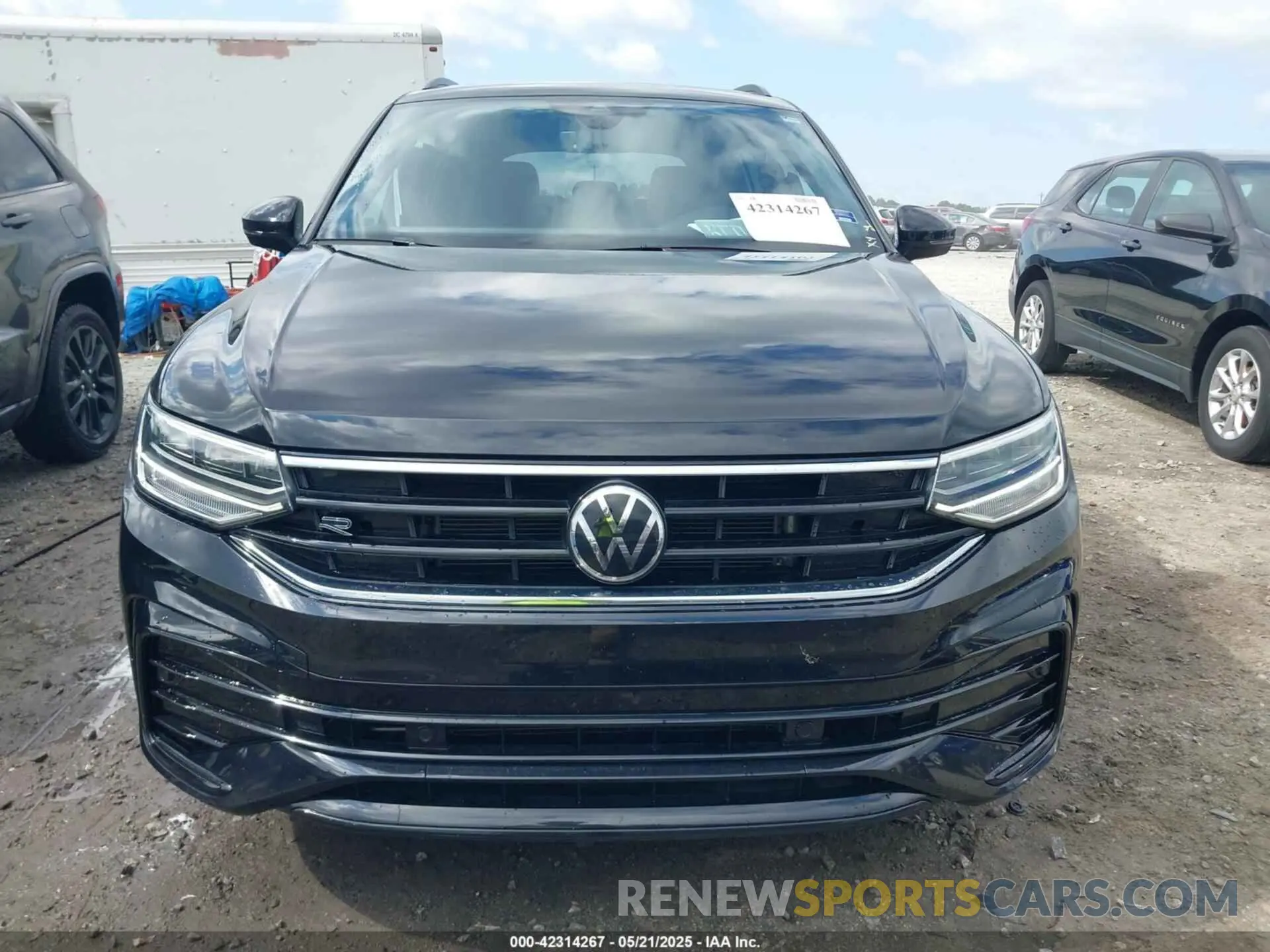 12 Photograph of a damaged car 3VV3B7AX3PM131427 VOLKSWAGEN TIGUAN 2023