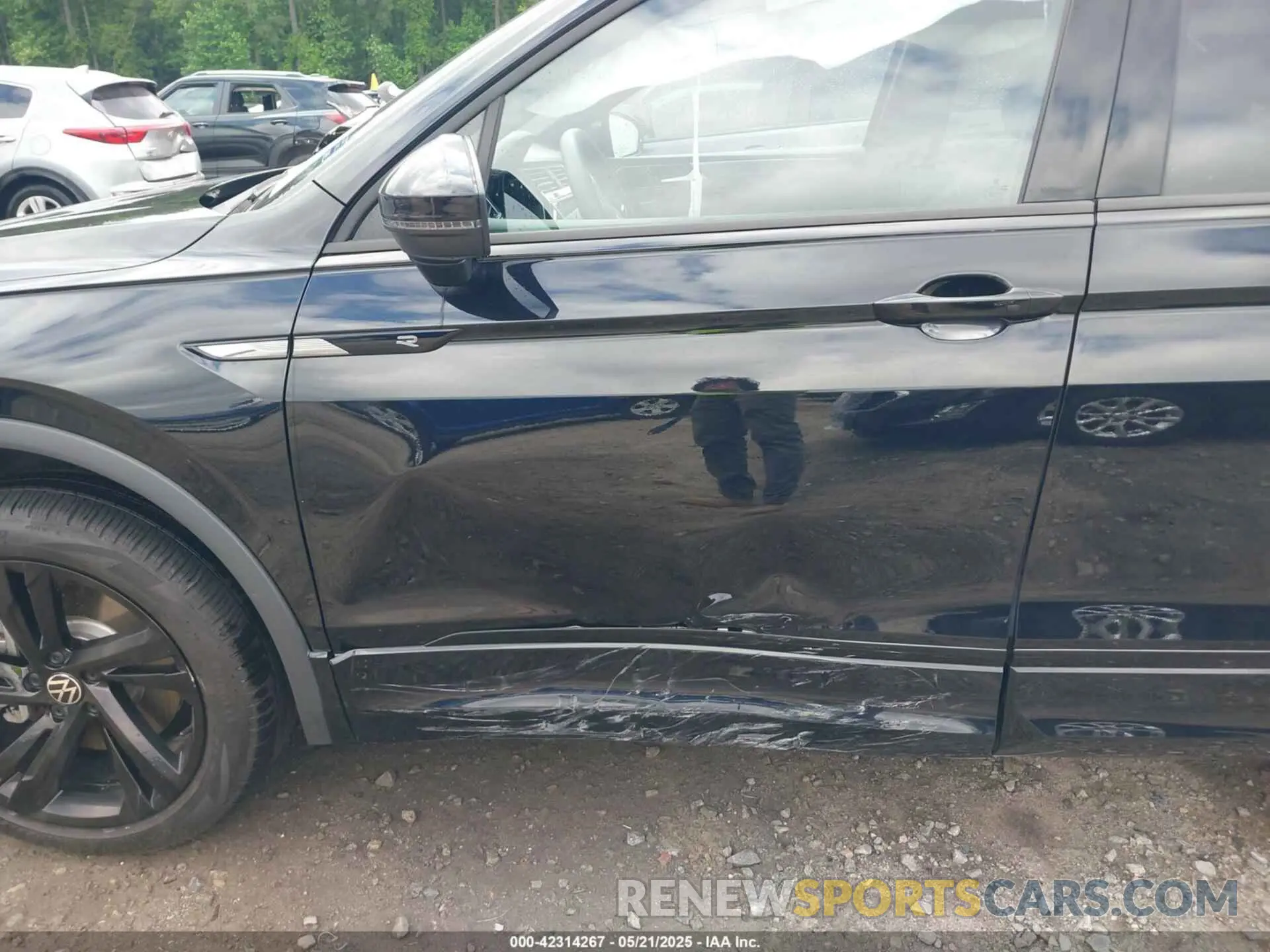 17 Photograph of a damaged car 3VV3B7AX3PM131427 VOLKSWAGEN TIGUAN 2023
