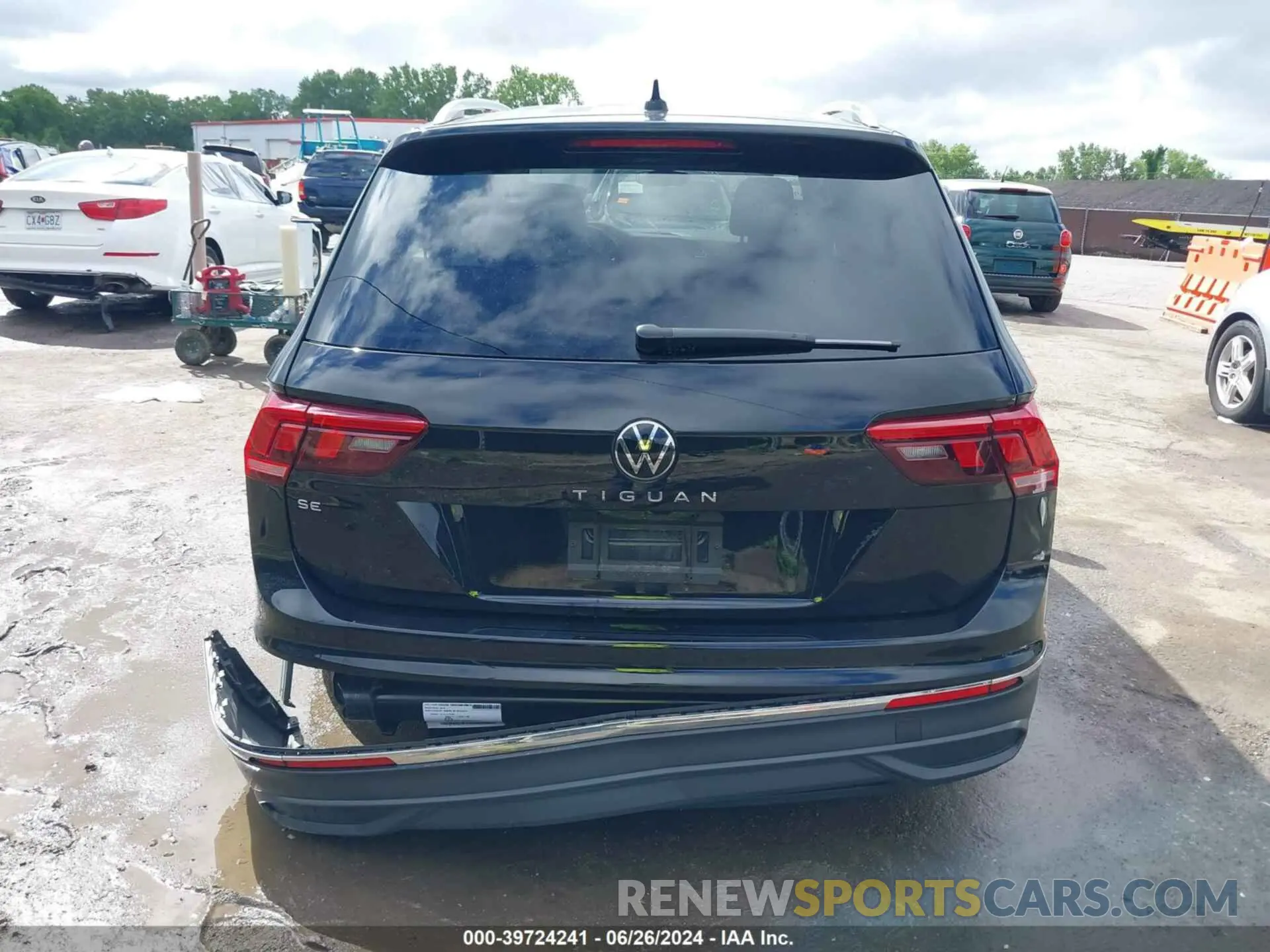 17 Photograph of a damaged car 3VV3B7AX4PM136264 VOLKSWAGEN TIGUAN 2023