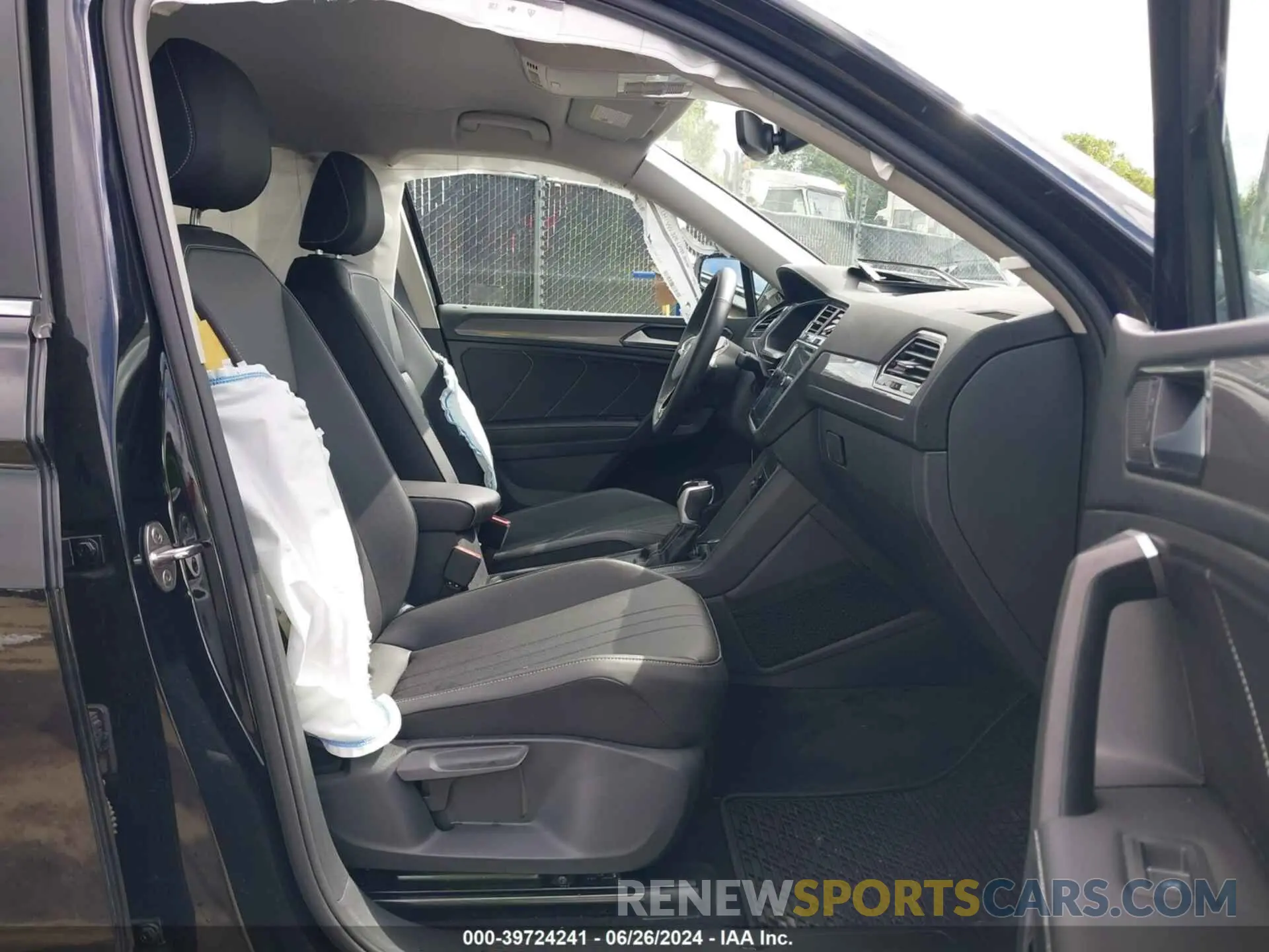 5 Photograph of a damaged car 3VV3B7AX4PM136264 VOLKSWAGEN TIGUAN 2023