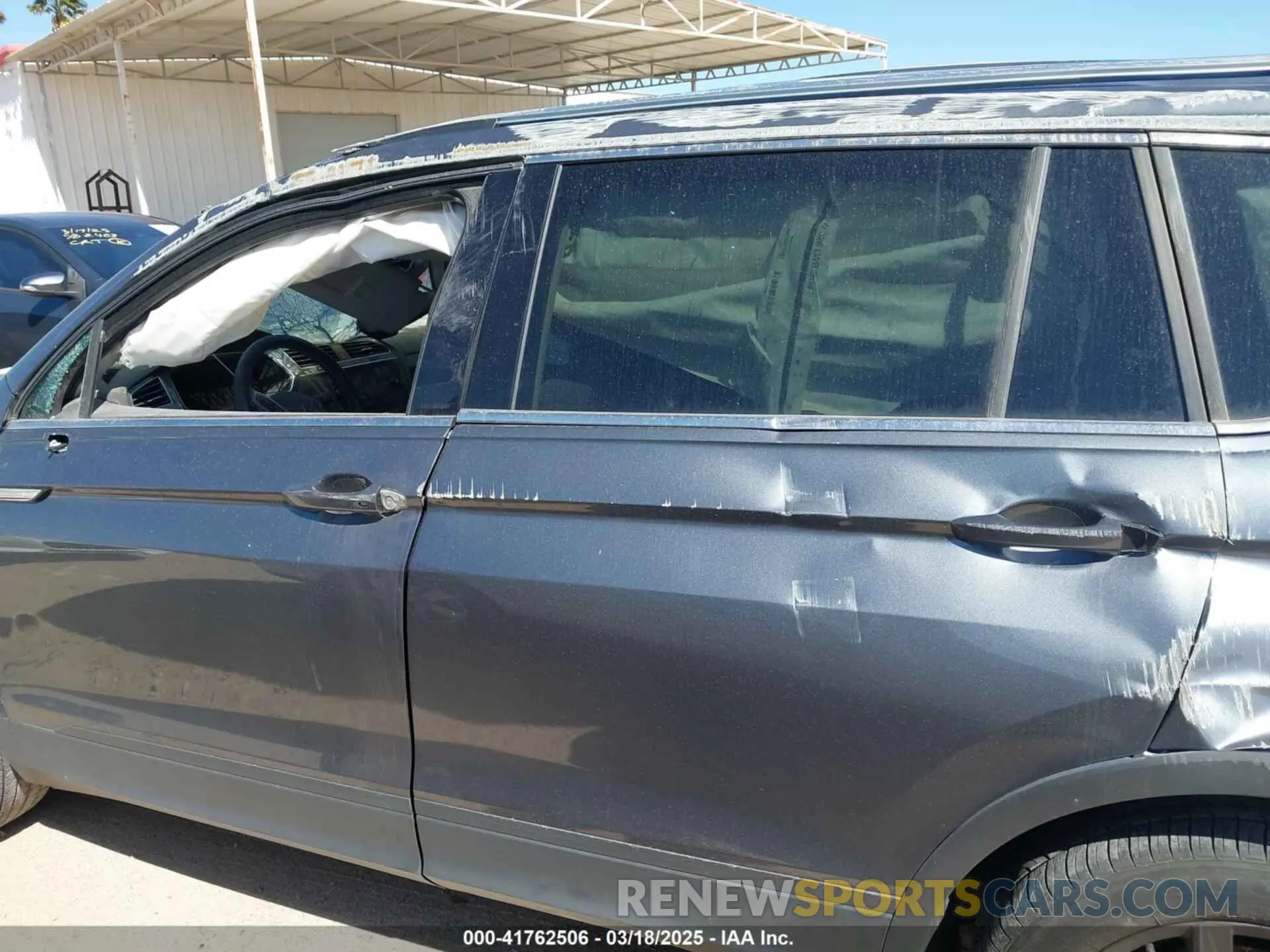 14 Photograph of a damaged car 3VV3B7AX5PM018742 VOLKSWAGEN TIGUAN 2023