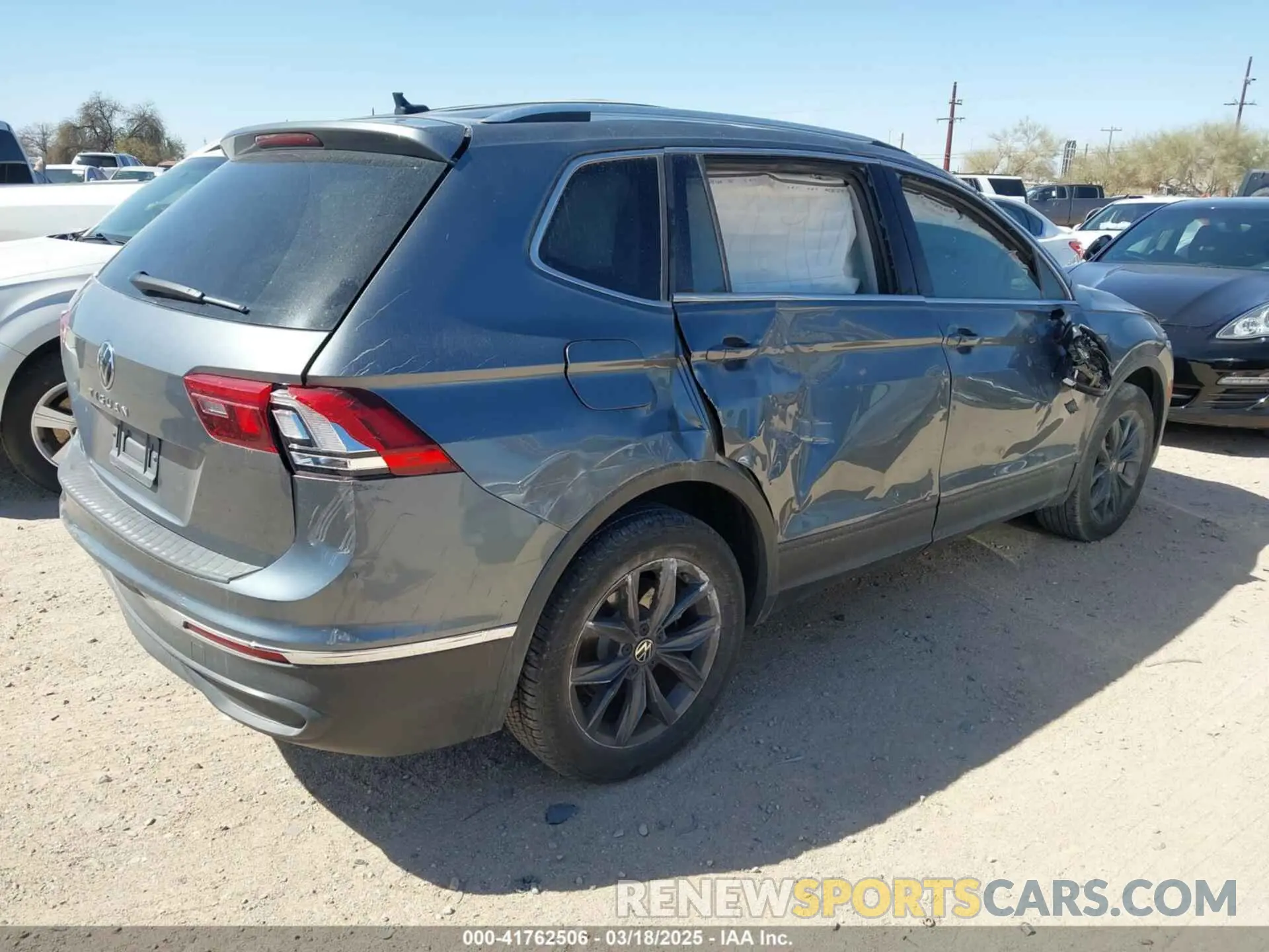 4 Photograph of a damaged car 3VV3B7AX5PM018742 VOLKSWAGEN TIGUAN 2023