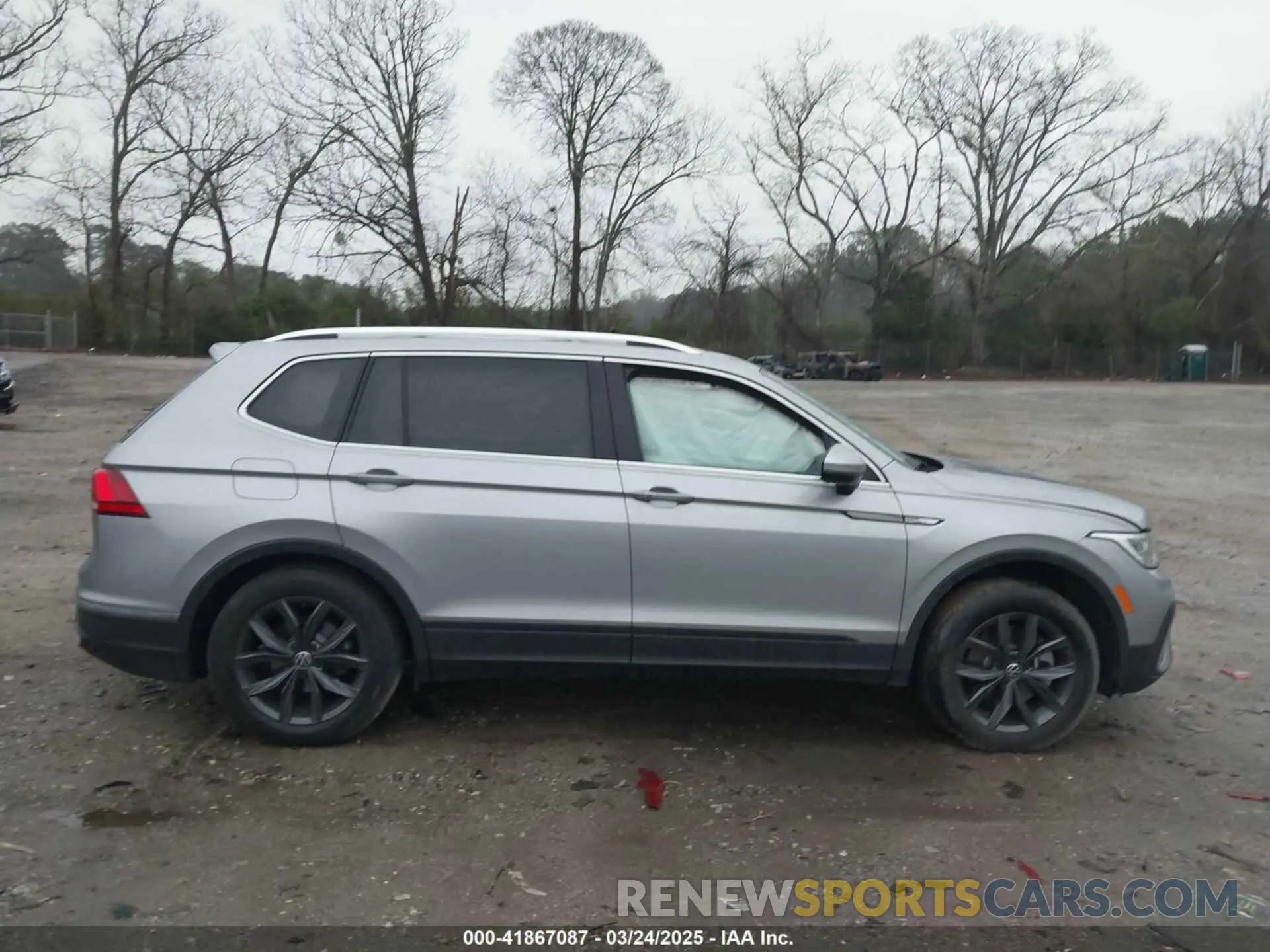 12 Photograph of a damaged car 3VV3B7AX6PM032195 VOLKSWAGEN TIGUAN 2023