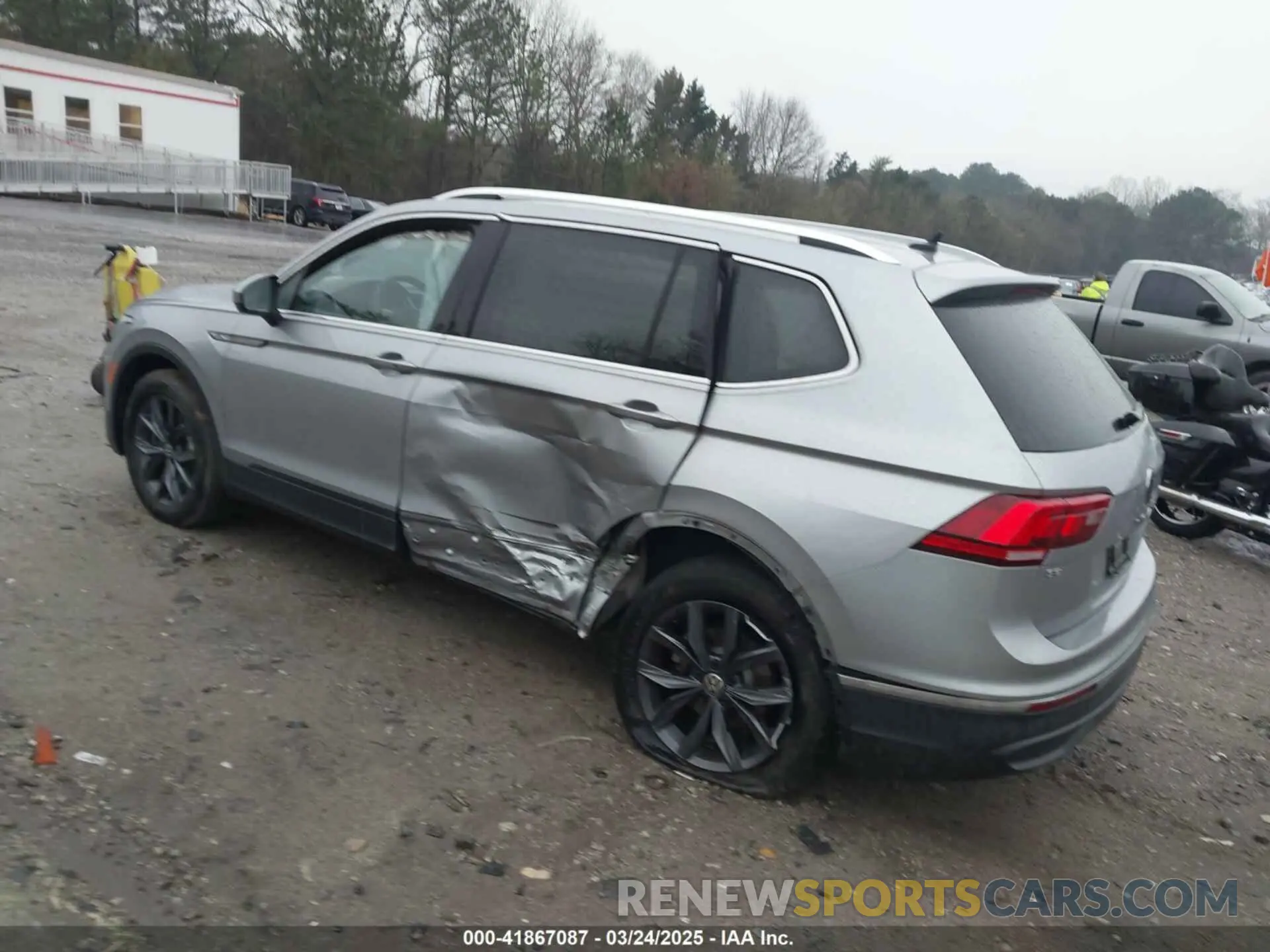 3 Photograph of a damaged car 3VV3B7AX6PM032195 VOLKSWAGEN TIGUAN 2023