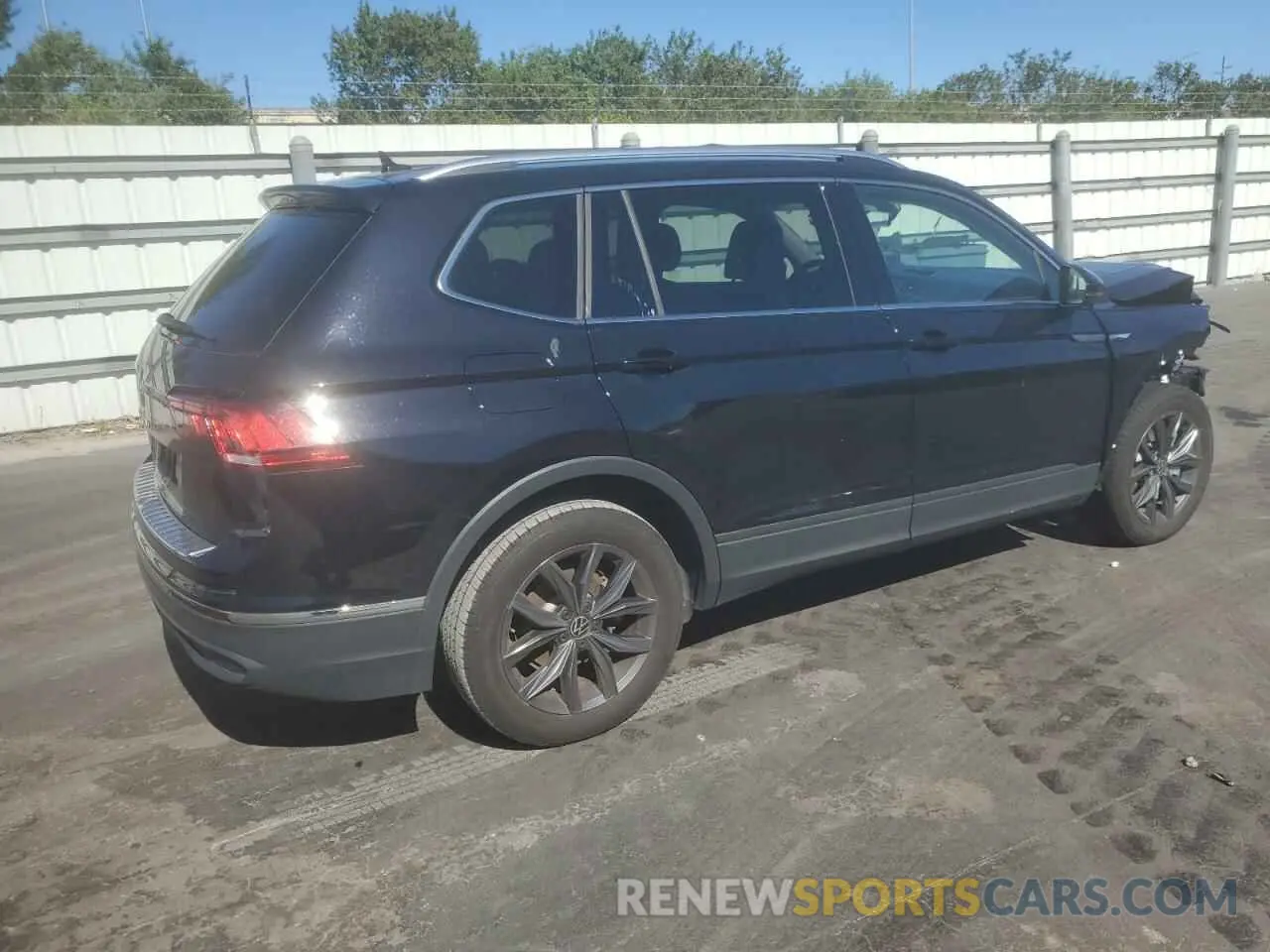 3 Photograph of a damaged car 3VV3B7AX9PM125664 VOLKSWAGEN TIGUAN 2023
