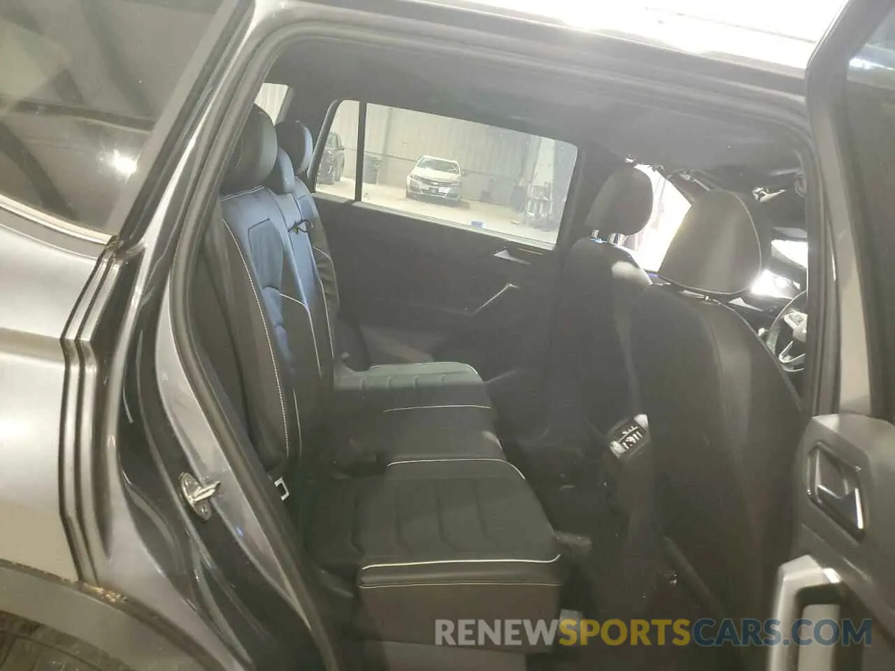 10 Photograph of a damaged car 3VV4B7AX3PM072402 VOLKSWAGEN TIGUAN 2023