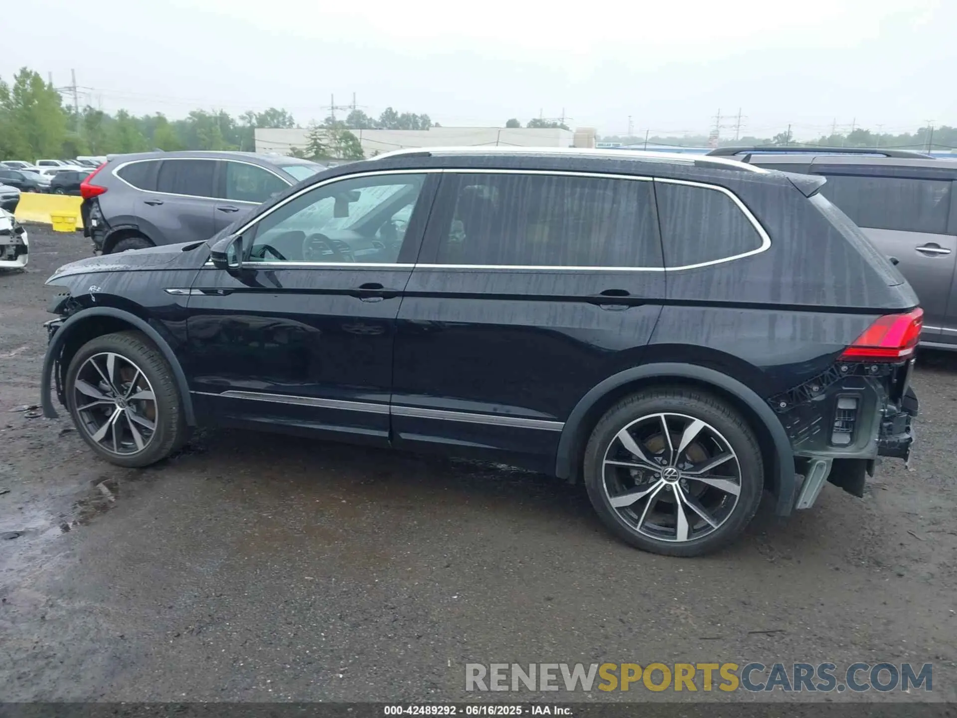 14 Photograph of a damaged car 3VV4B7AX5PM120501 VOLKSWAGEN TIGUAN 2023