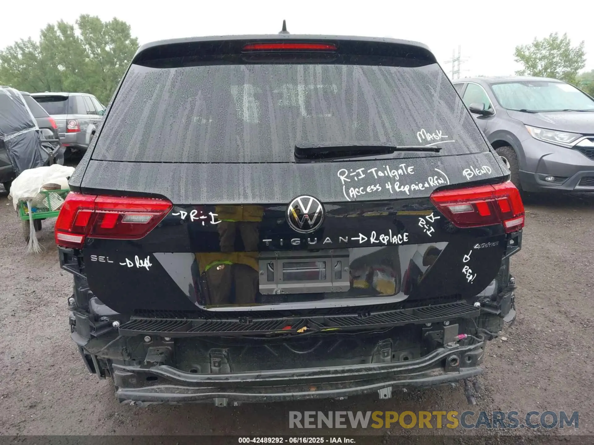 16 Photograph of a damaged car 3VV4B7AX5PM120501 VOLKSWAGEN TIGUAN 2023