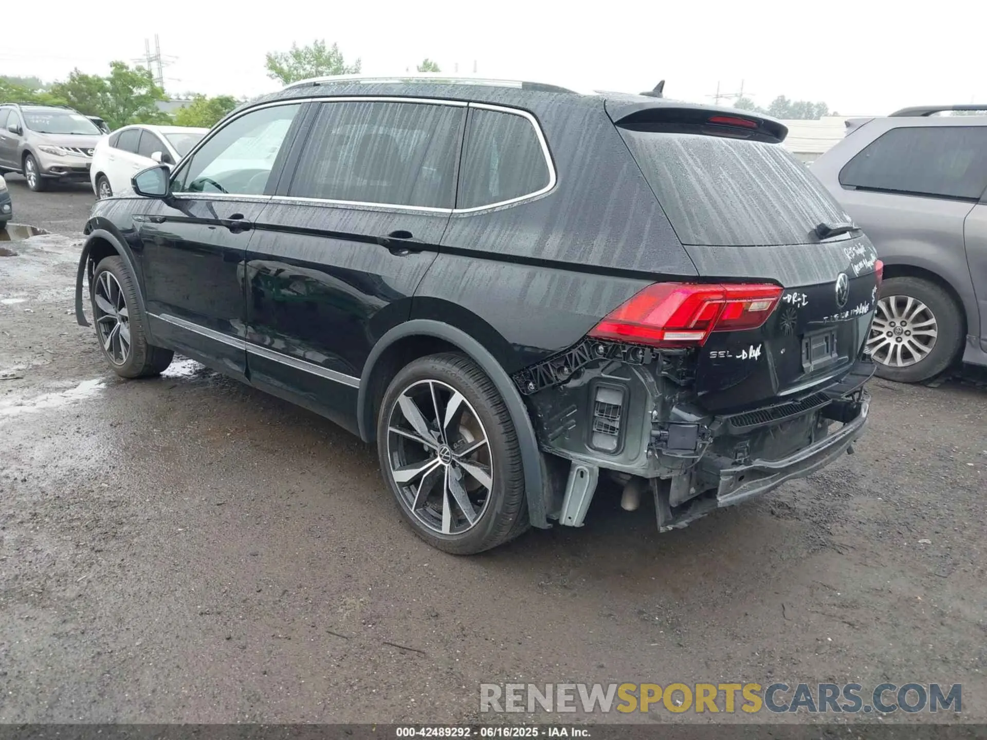 3 Photograph of a damaged car 3VV4B7AX5PM120501 VOLKSWAGEN TIGUAN 2023