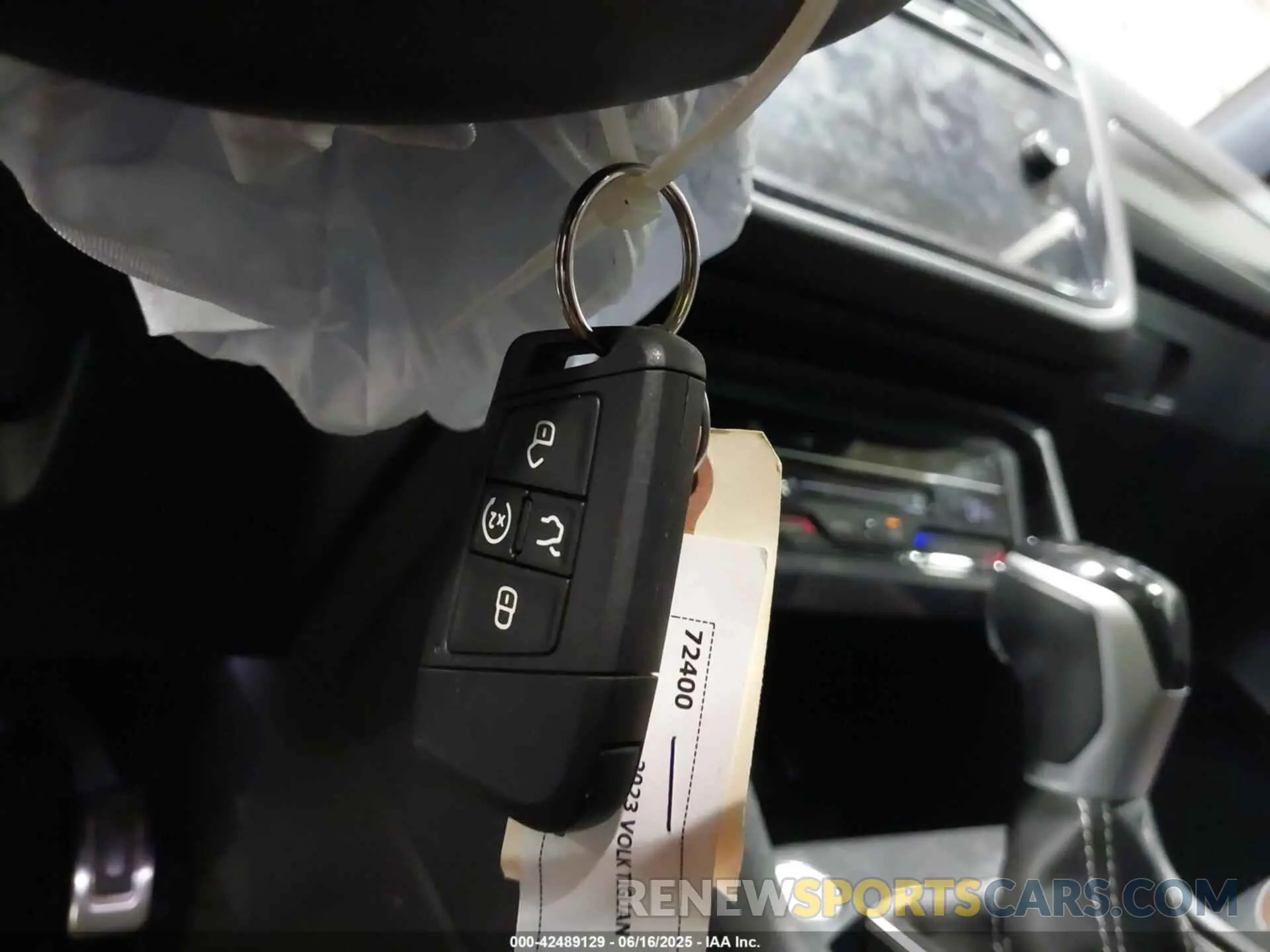 11 Photograph of a damaged car 3VV4B7AX8PM122002 VOLKSWAGEN TIGUAN 2023