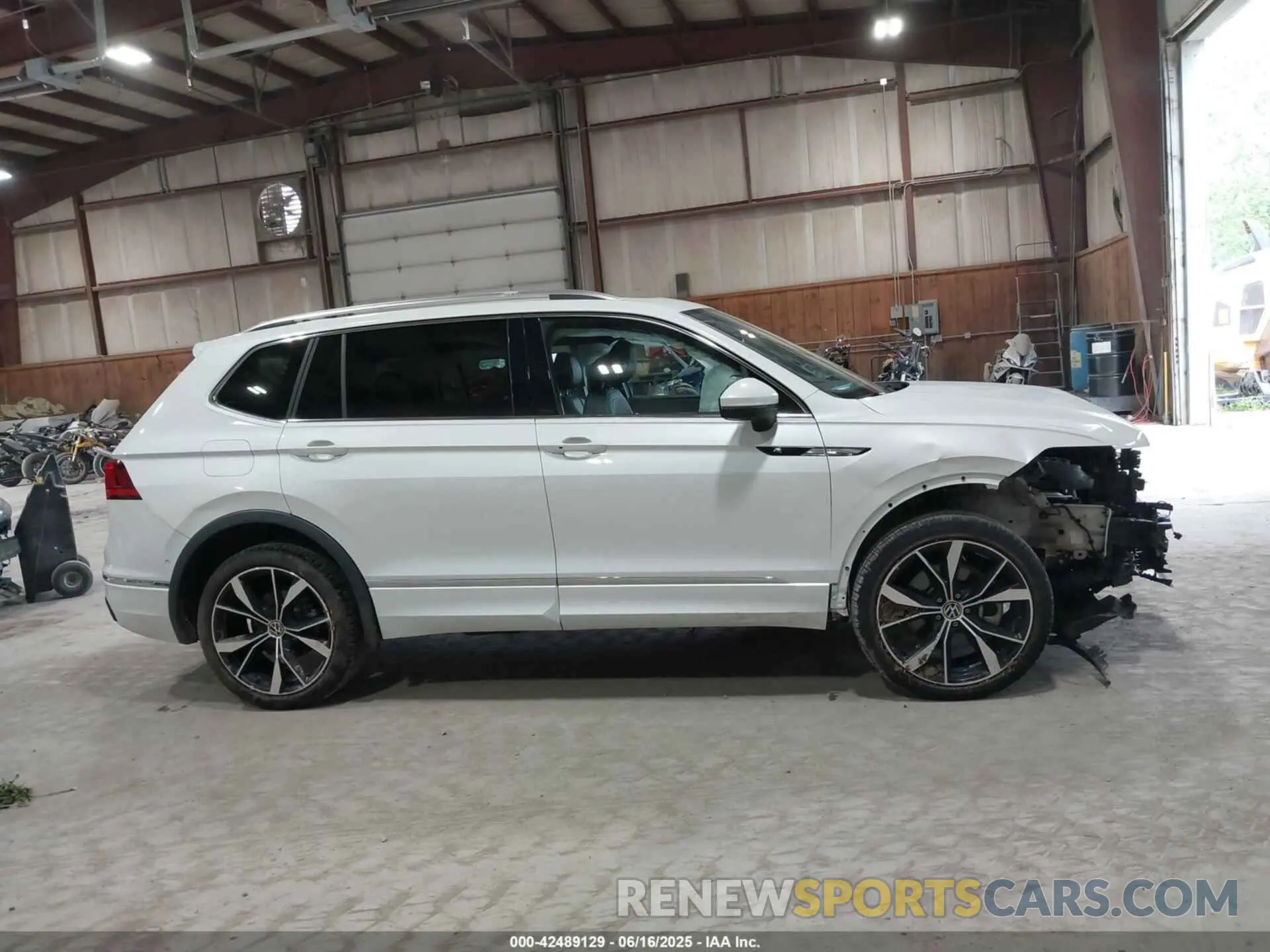 14 Photograph of a damaged car 3VV4B7AX8PM122002 VOLKSWAGEN TIGUAN 2023