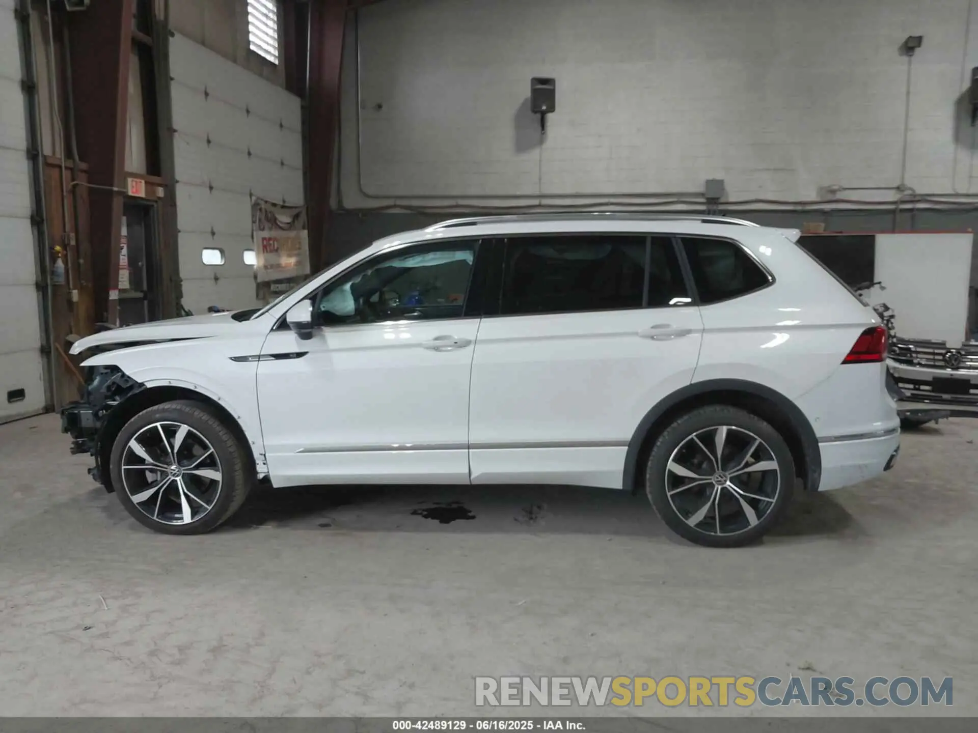 15 Photograph of a damaged car 3VV4B7AX8PM122002 VOLKSWAGEN TIGUAN 2023