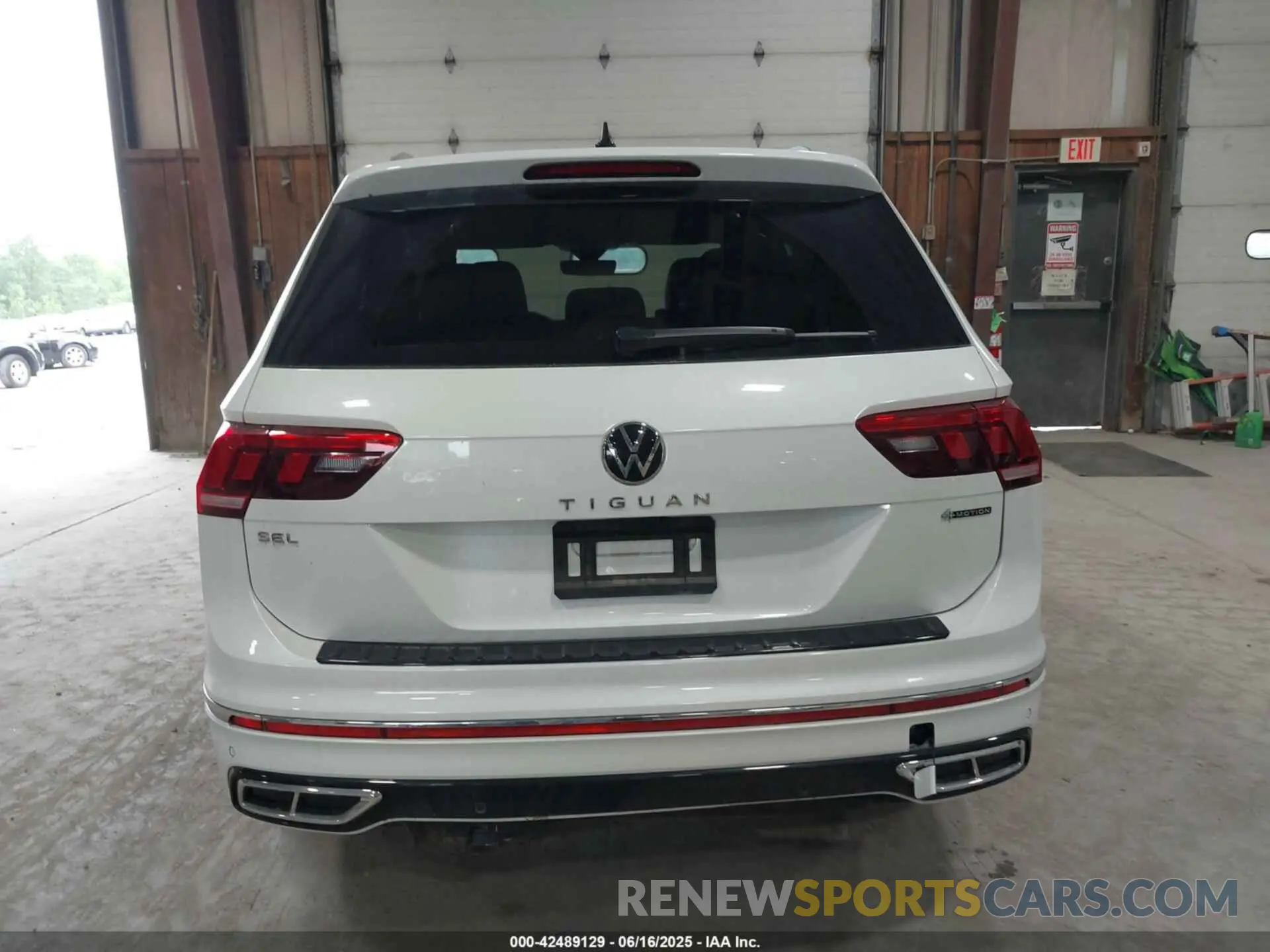 17 Photograph of a damaged car 3VV4B7AX8PM122002 VOLKSWAGEN TIGUAN 2023