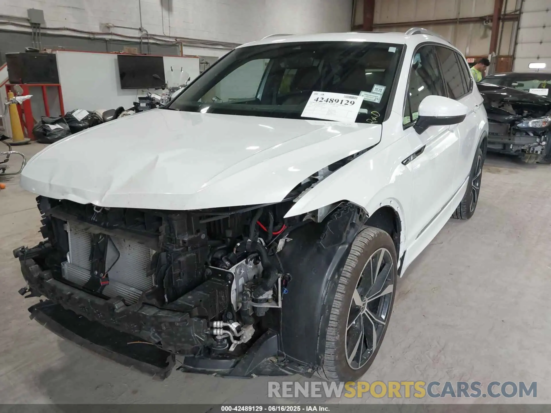 19 Photograph of a damaged car 3VV4B7AX8PM122002 VOLKSWAGEN TIGUAN 2023