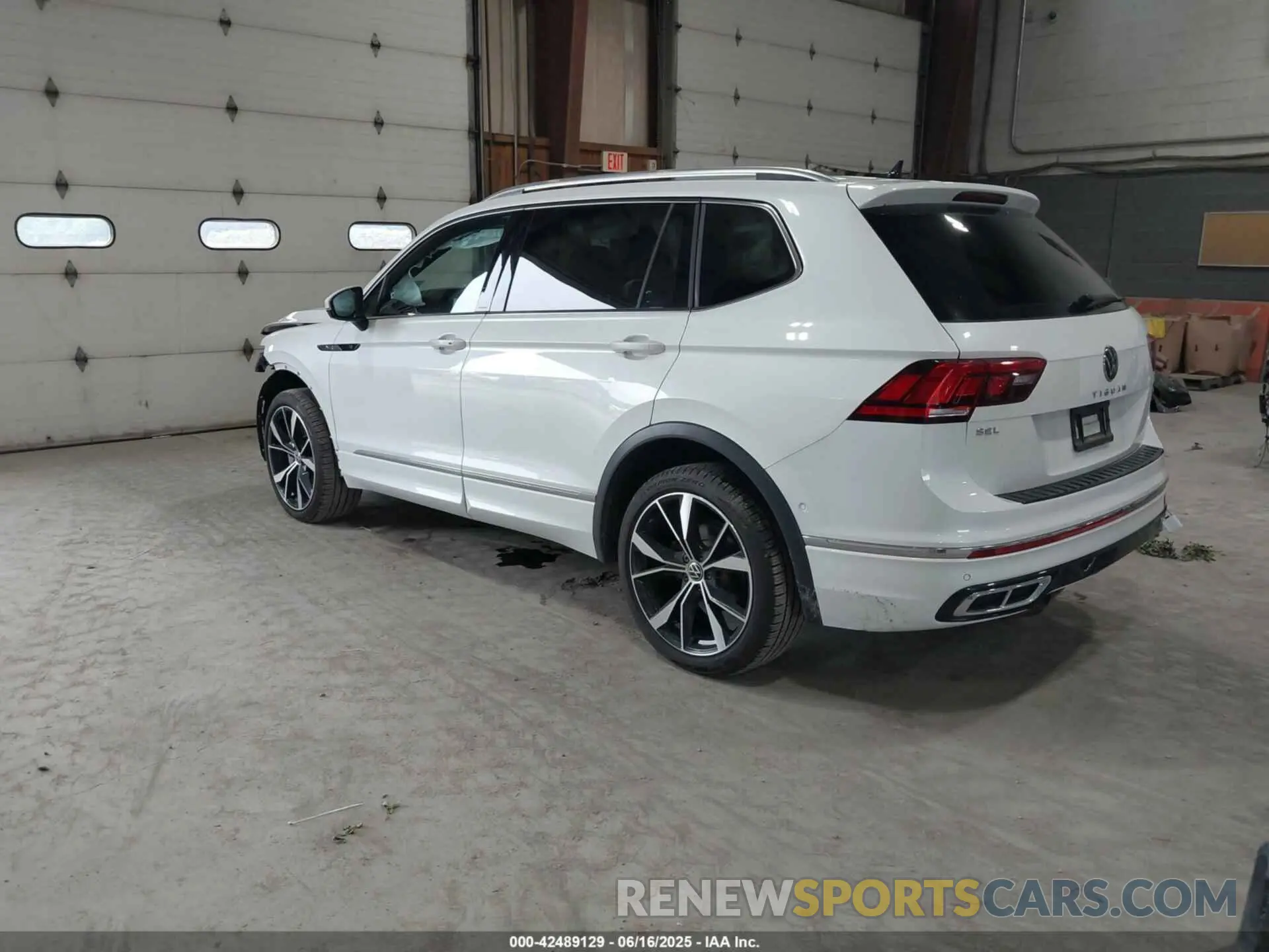 3 Photograph of a damaged car 3VV4B7AX8PM122002 VOLKSWAGEN TIGUAN 2023