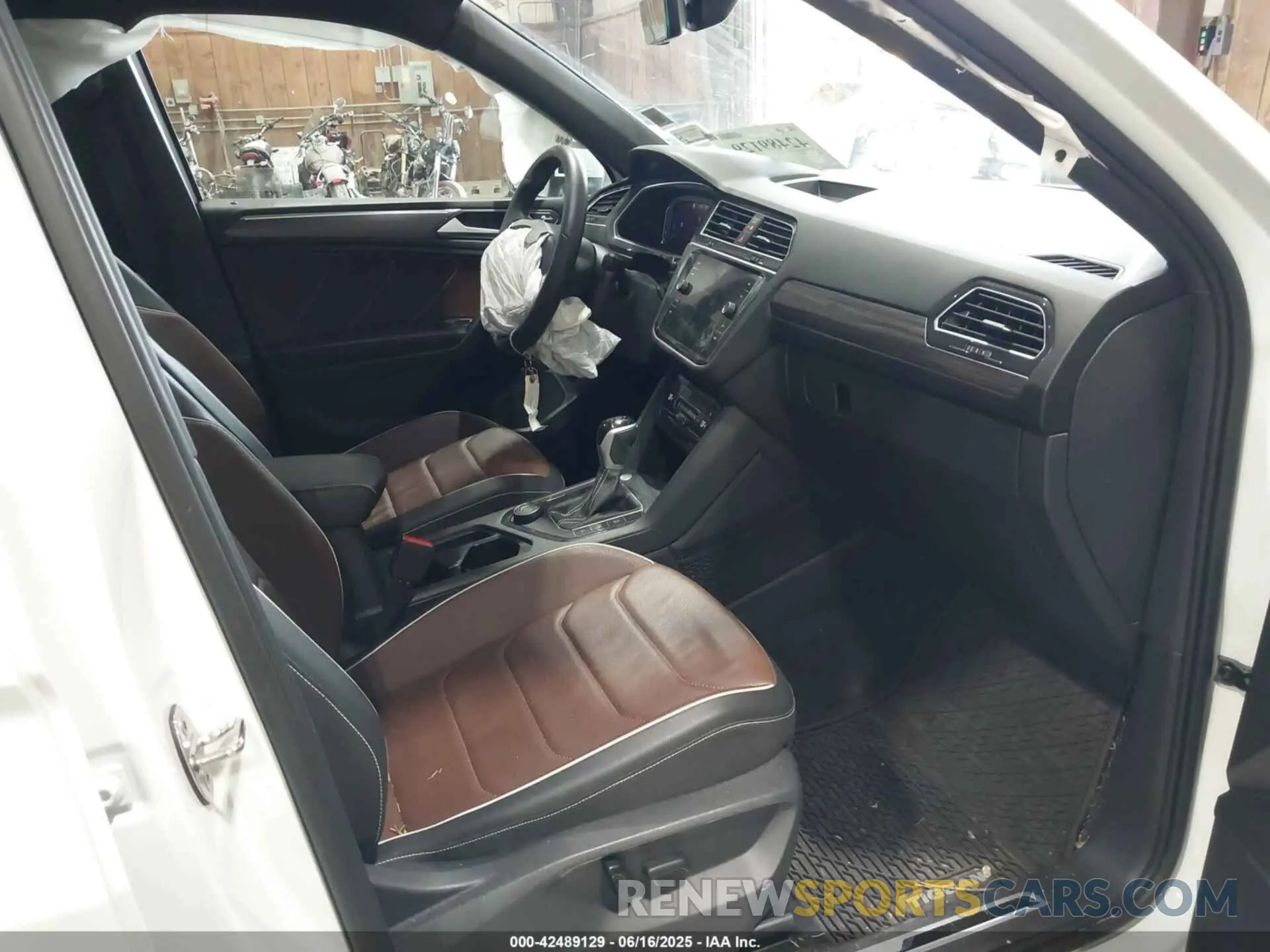 5 Photograph of a damaged car 3VV4B7AX8PM122002 VOLKSWAGEN TIGUAN 2023