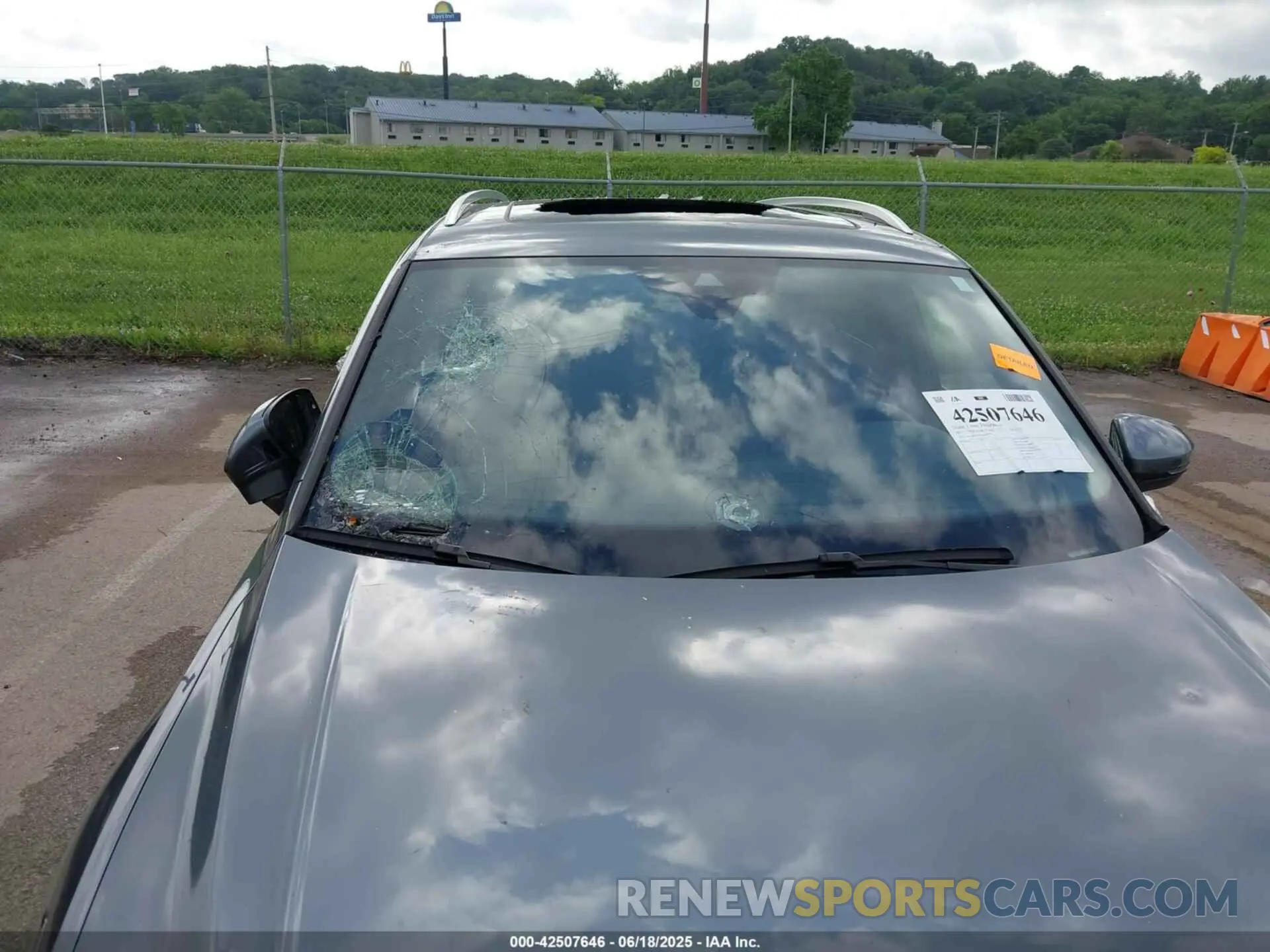17 Photograph of a damaged car 3VV4B7AXXPM094963 VOLKSWAGEN TIGUAN 2023