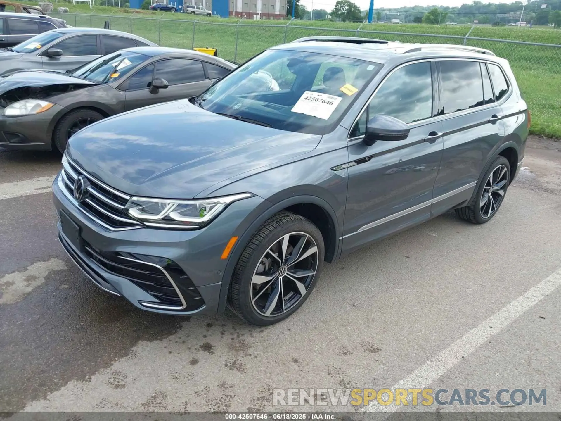 2 Photograph of a damaged car 3VV4B7AXXPM094963 VOLKSWAGEN TIGUAN 2023