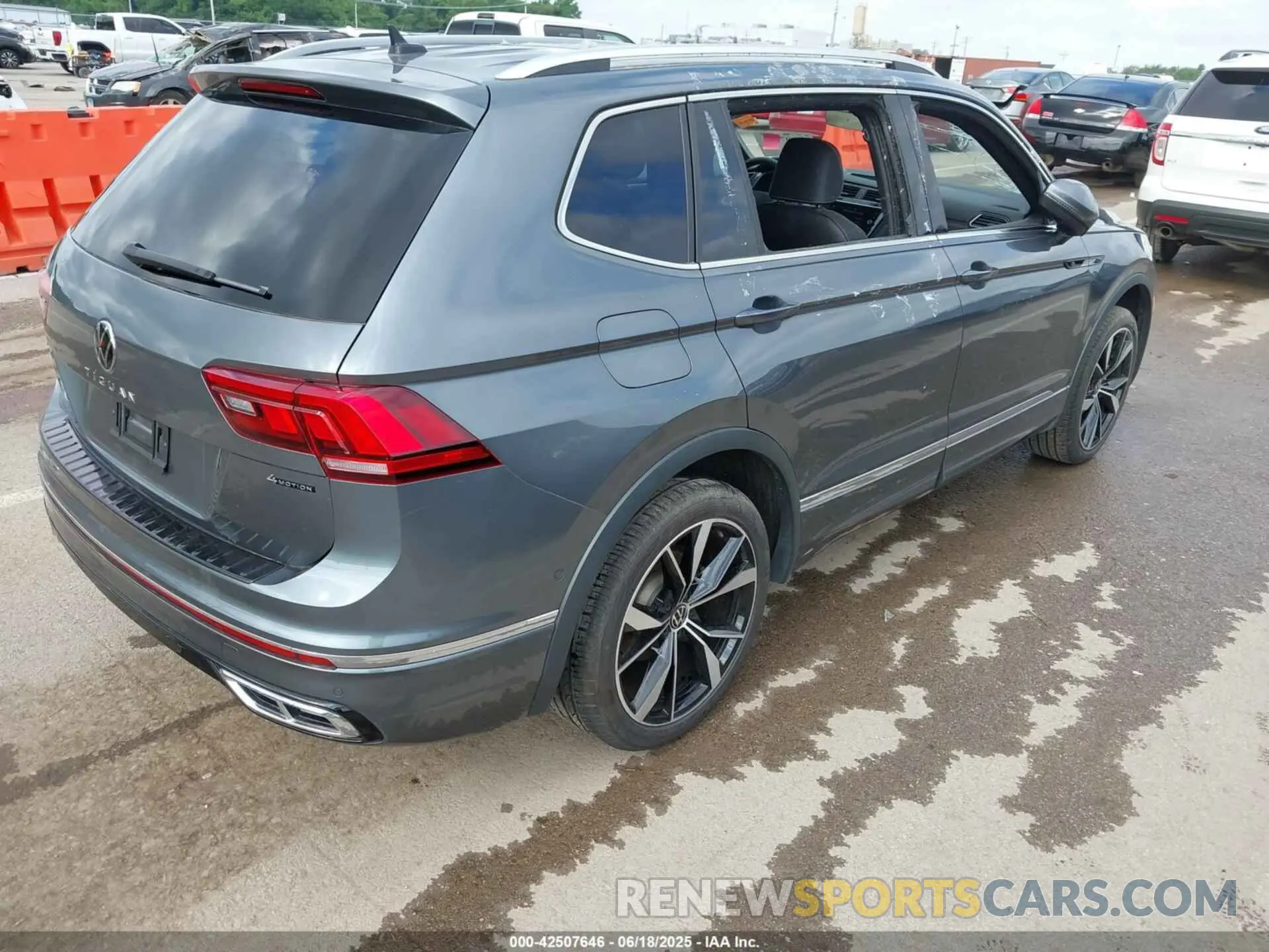 4 Photograph of a damaged car 3VV4B7AXXPM094963 VOLKSWAGEN TIGUAN 2023