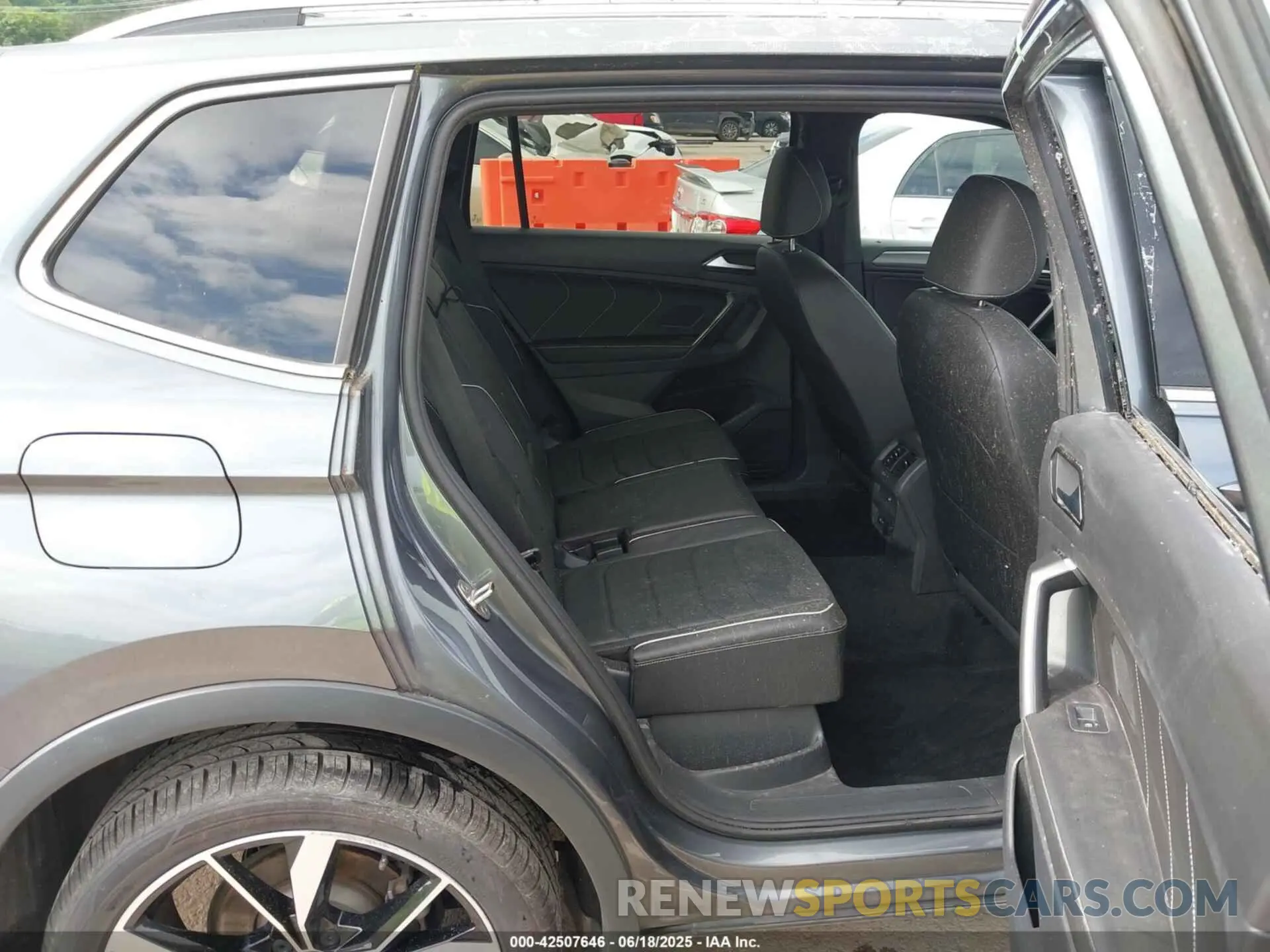 8 Photograph of a damaged car 3VV4B7AXXPM094963 VOLKSWAGEN TIGUAN 2023