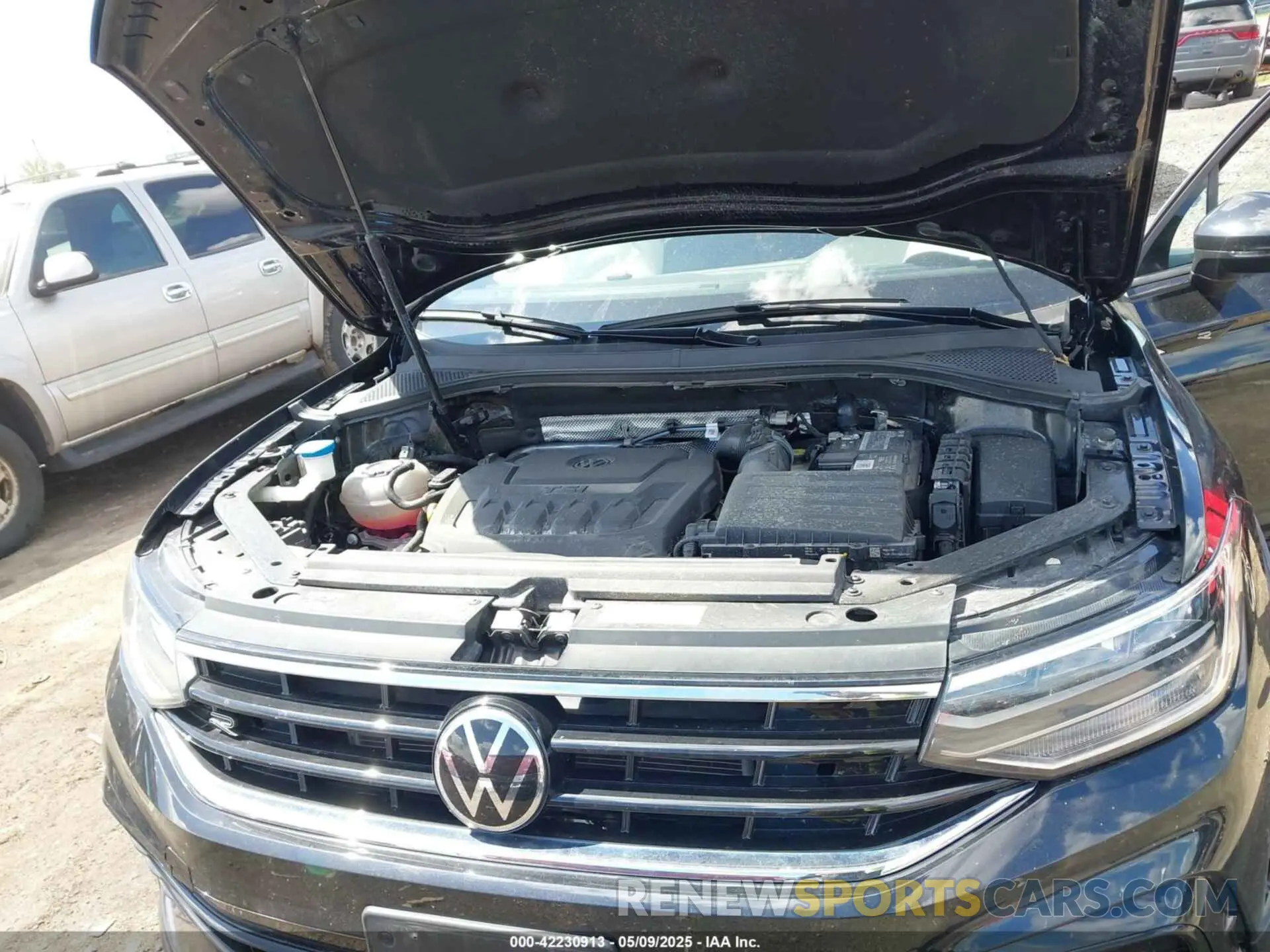 10 Photograph of a damaged car 3VV8B7AX1PM031316 VOLKSWAGEN TIGUAN 2023