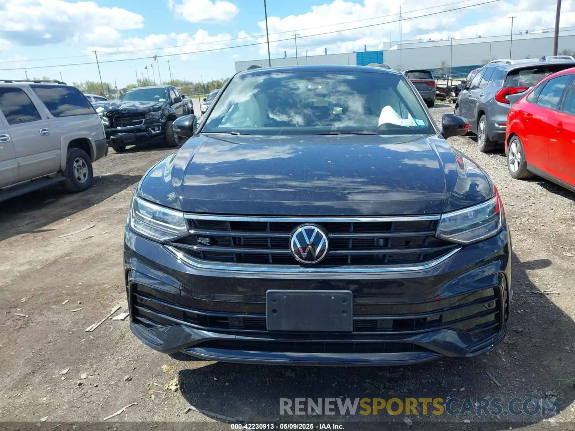12 Photograph of a damaged car 3VV8B7AX1PM031316 VOLKSWAGEN TIGUAN 2023
