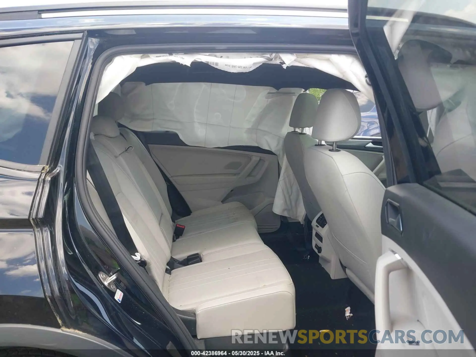 8 Photograph of a damaged car 3VV8B7AX2PM070934 VOLKSWAGEN TIGUAN 2023