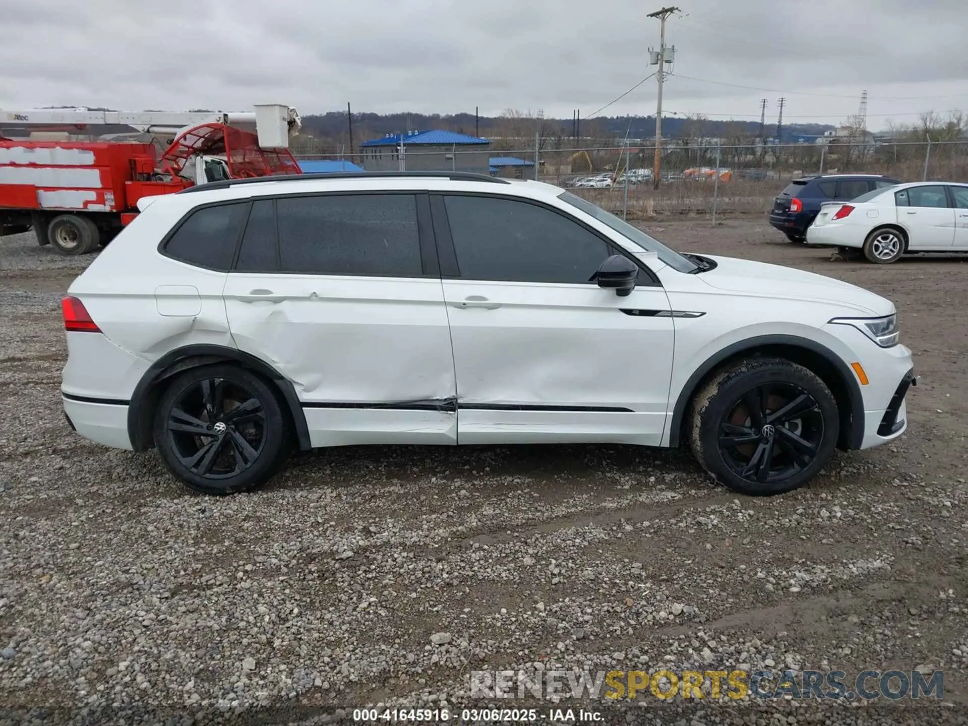 14 Photograph of a damaged car 3VV8B7AX3PM073289 VOLKSWAGEN TIGUAN 2023