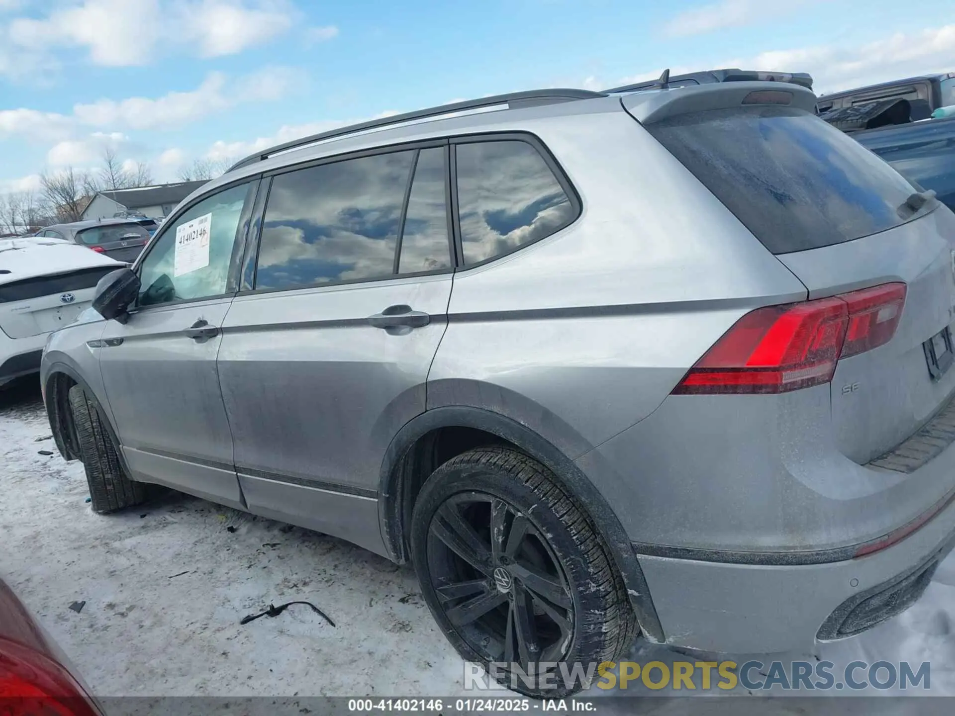 14 Photograph of a damaged car 3VV8B7AX3PM106873 VOLKSWAGEN TIGUAN 2023