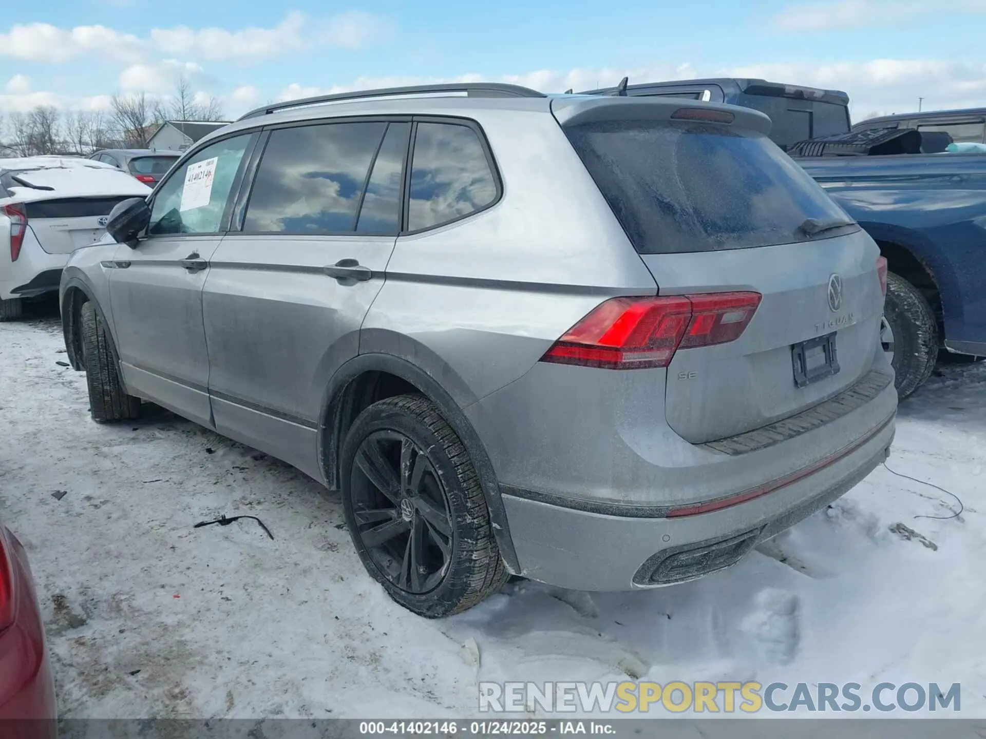 3 Photograph of a damaged car 3VV8B7AX3PM106873 VOLKSWAGEN TIGUAN 2023