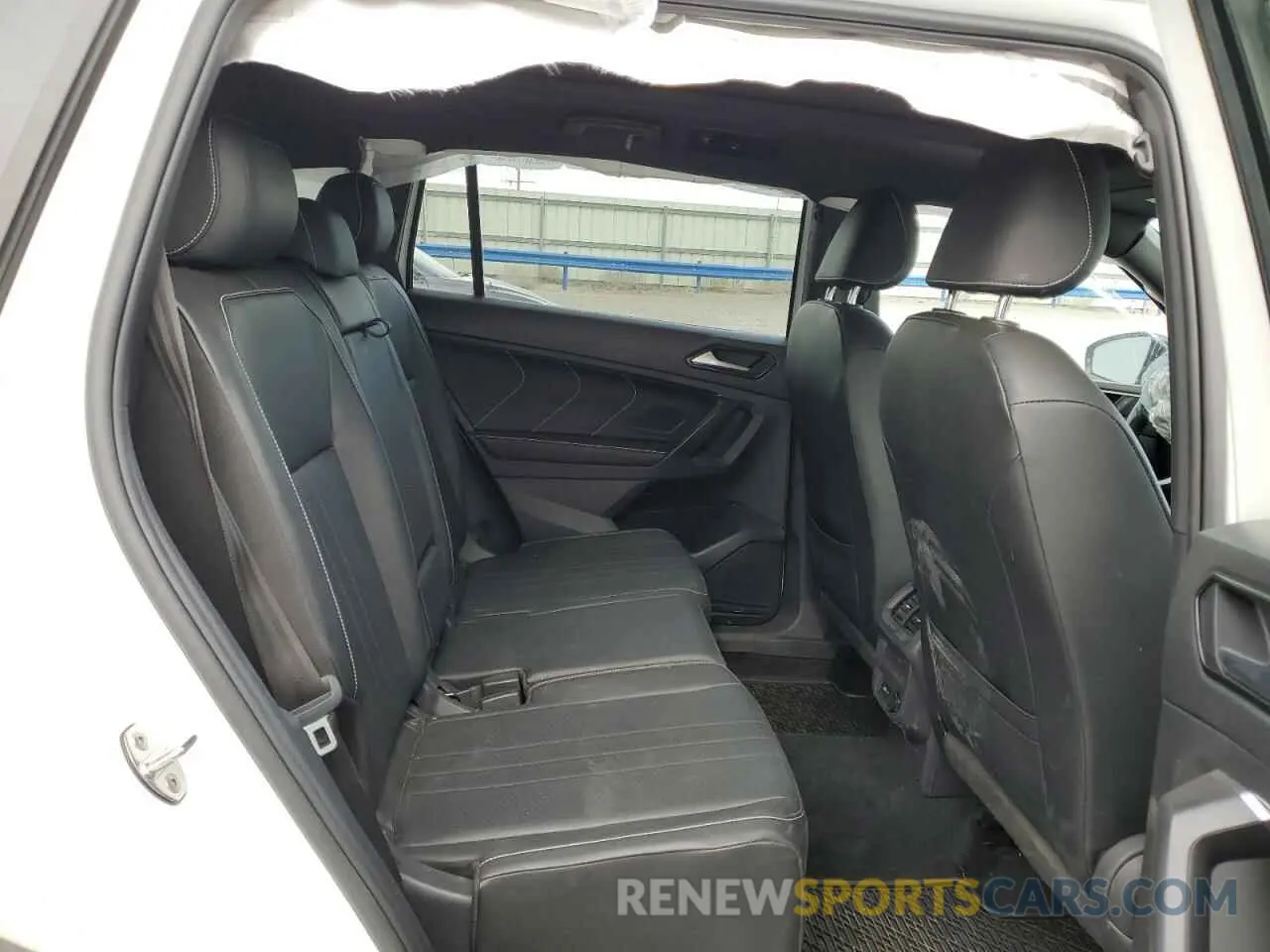 12 Photograph of a damaged car 3VV8B7AX7PM004086 VOLKSWAGEN TIGUAN 2023
