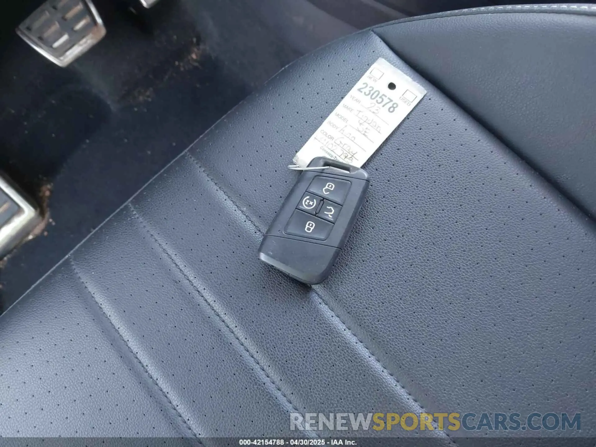 11 Photograph of a damaged car 3VV8B7AX7PM102793 VOLKSWAGEN TIGUAN 2023
