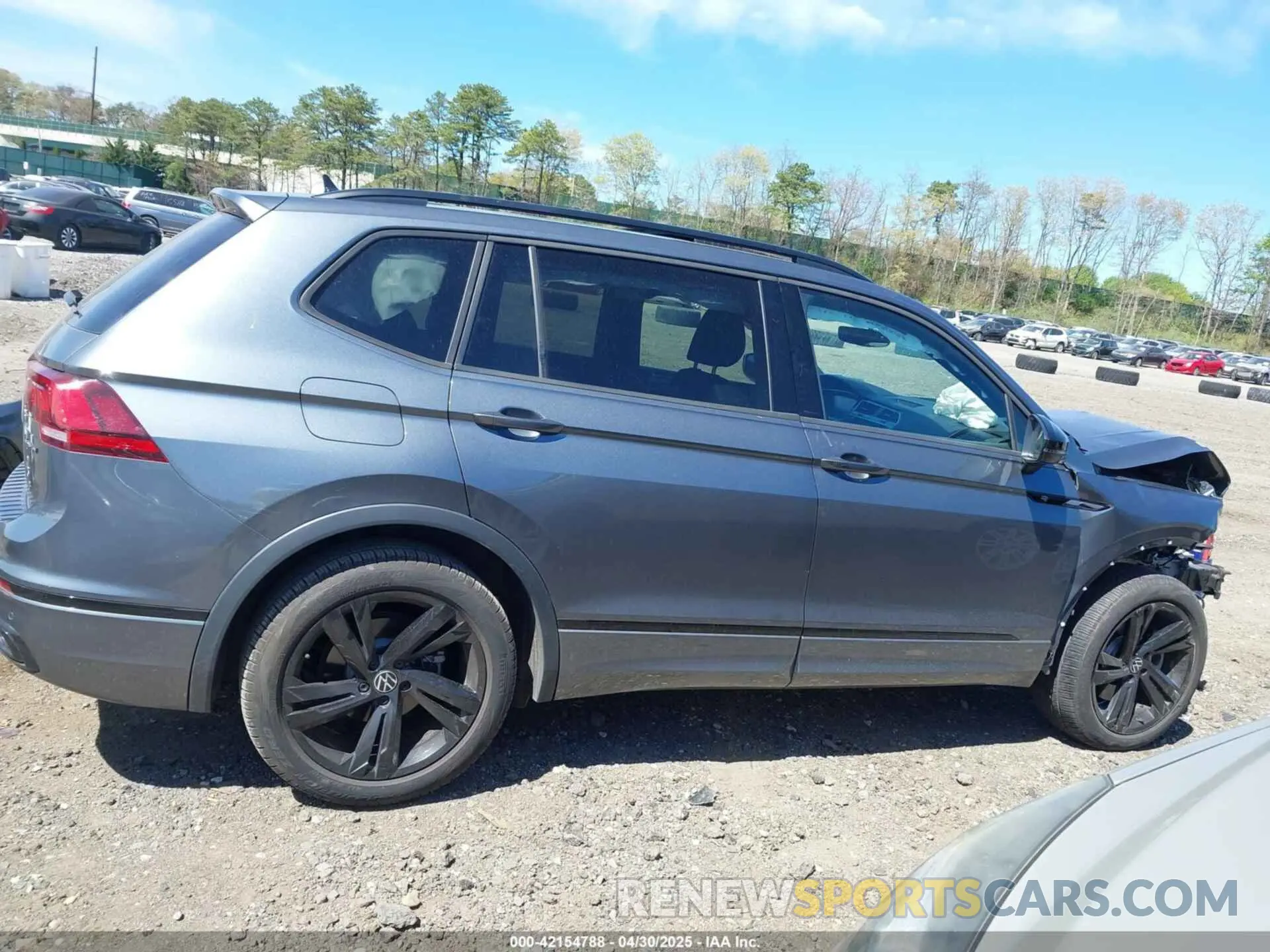 13 Photograph of a damaged car 3VV8B7AX7PM102793 VOLKSWAGEN TIGUAN 2023