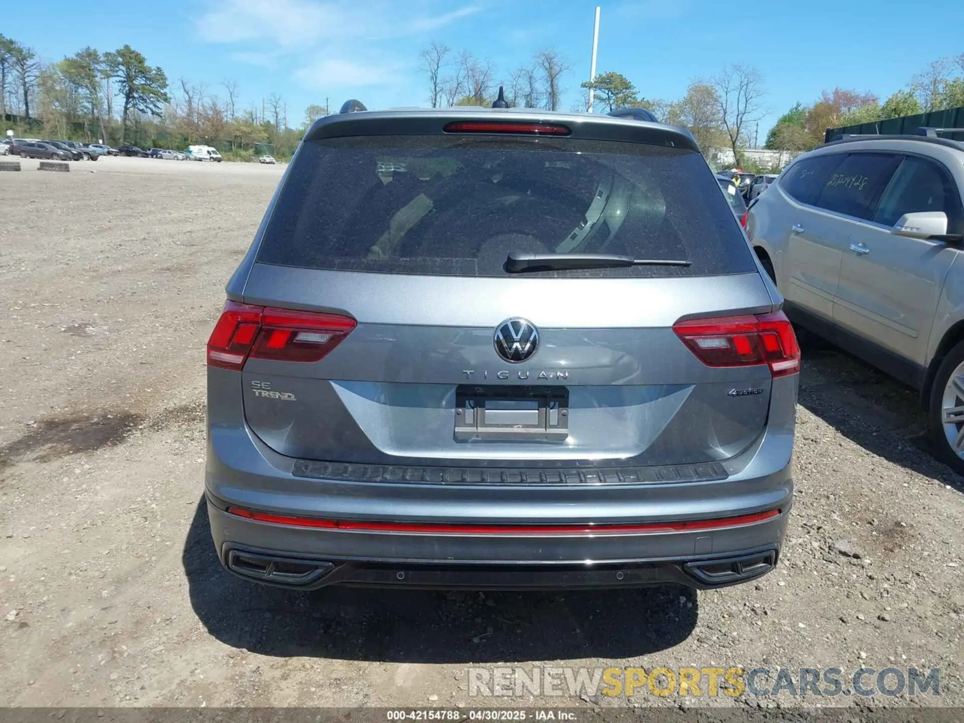 16 Photograph of a damaged car 3VV8B7AX7PM102793 VOLKSWAGEN TIGUAN 2023