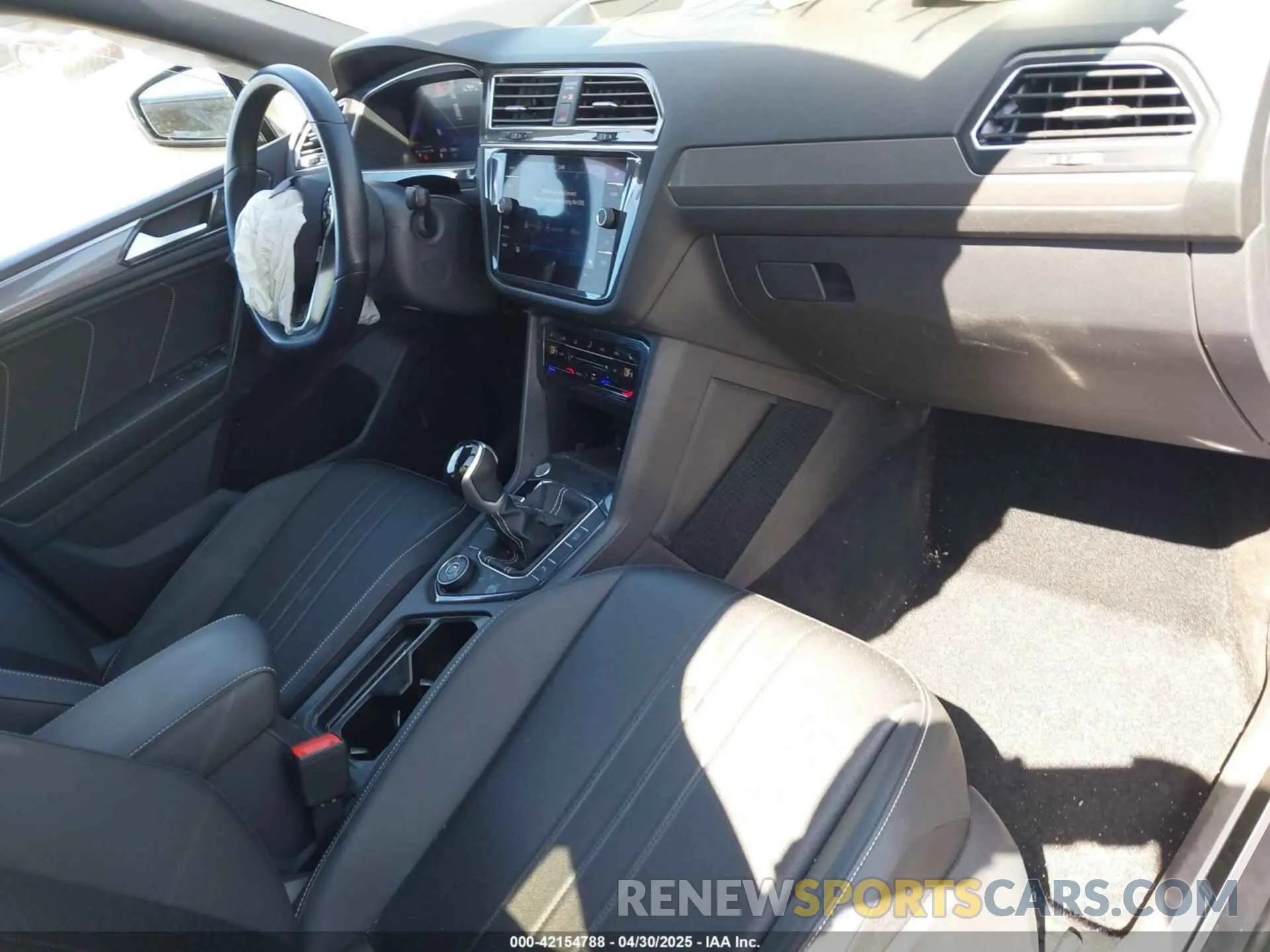 5 Photograph of a damaged car 3VV8B7AX7PM102793 VOLKSWAGEN TIGUAN 2023